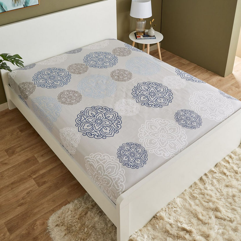 Estonia Medalion Print Cotton Super King Fitted Sheet - 200x200+25 cm-Sheets and Pillow Covers-image-2