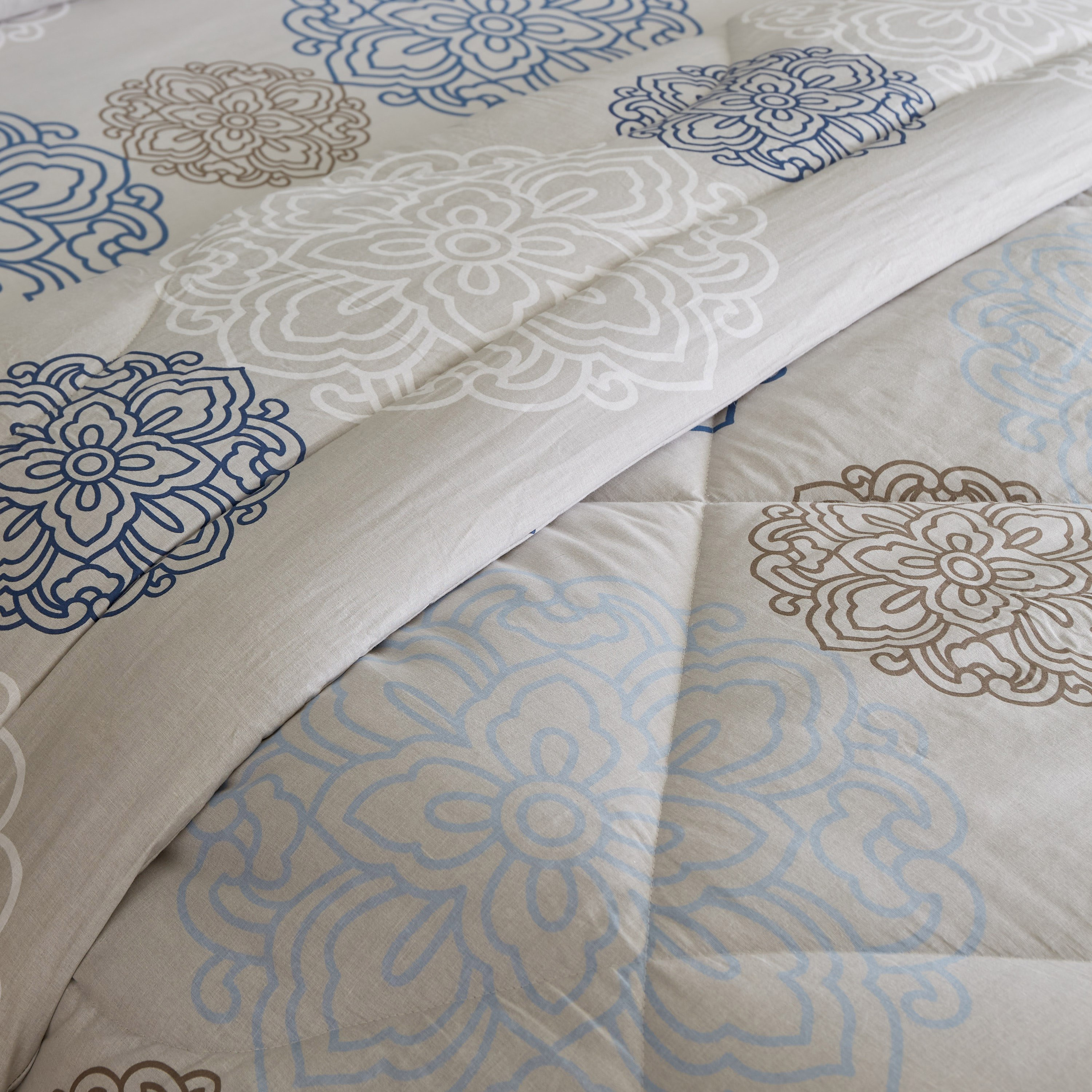 طقم لحاف كينج قطن 3 قطع بطبعات من إستونيا- 240x220 سم-hbxhomeware-hbxdecorandfurnishings-image-5