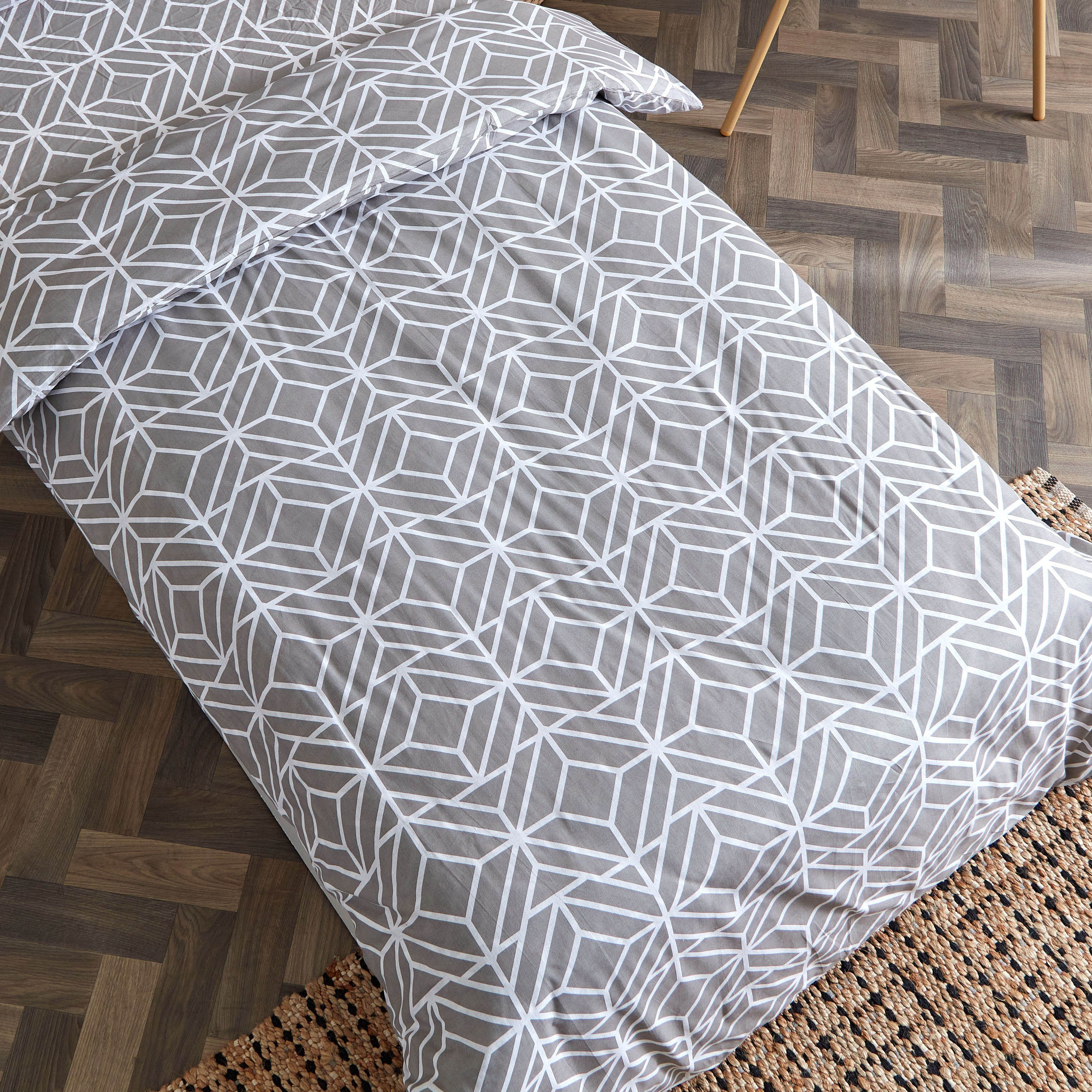 طقم غطاء لحاف فردي قطني بطبعات قطعتين من إستونيا - 135x200 سم-hbxhomeware-hbxdecorandfurnishings-image-3