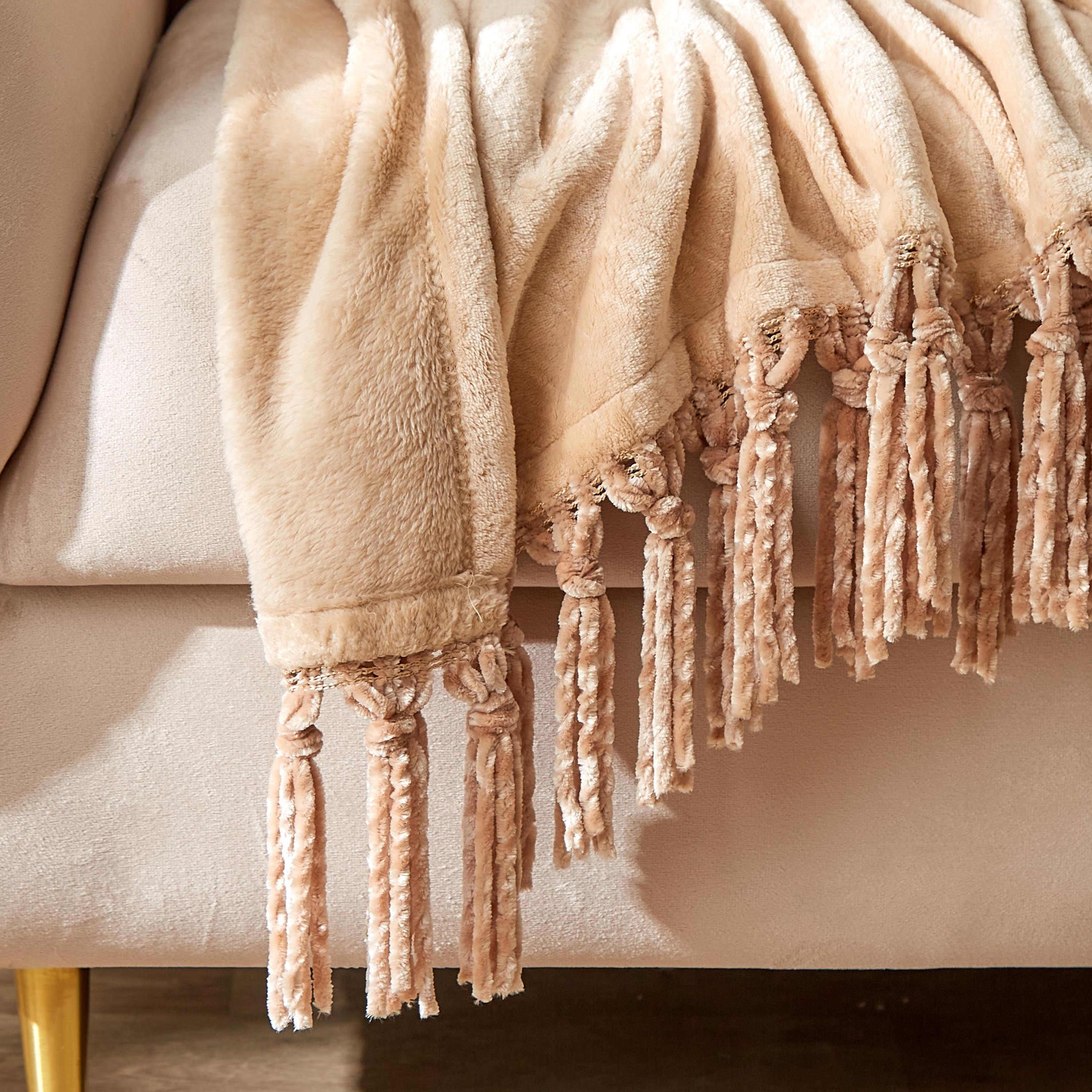 Lavish Diamond Embossed Throw - 130x180 cm-hbxhomeware-hbxbedroom-image-2