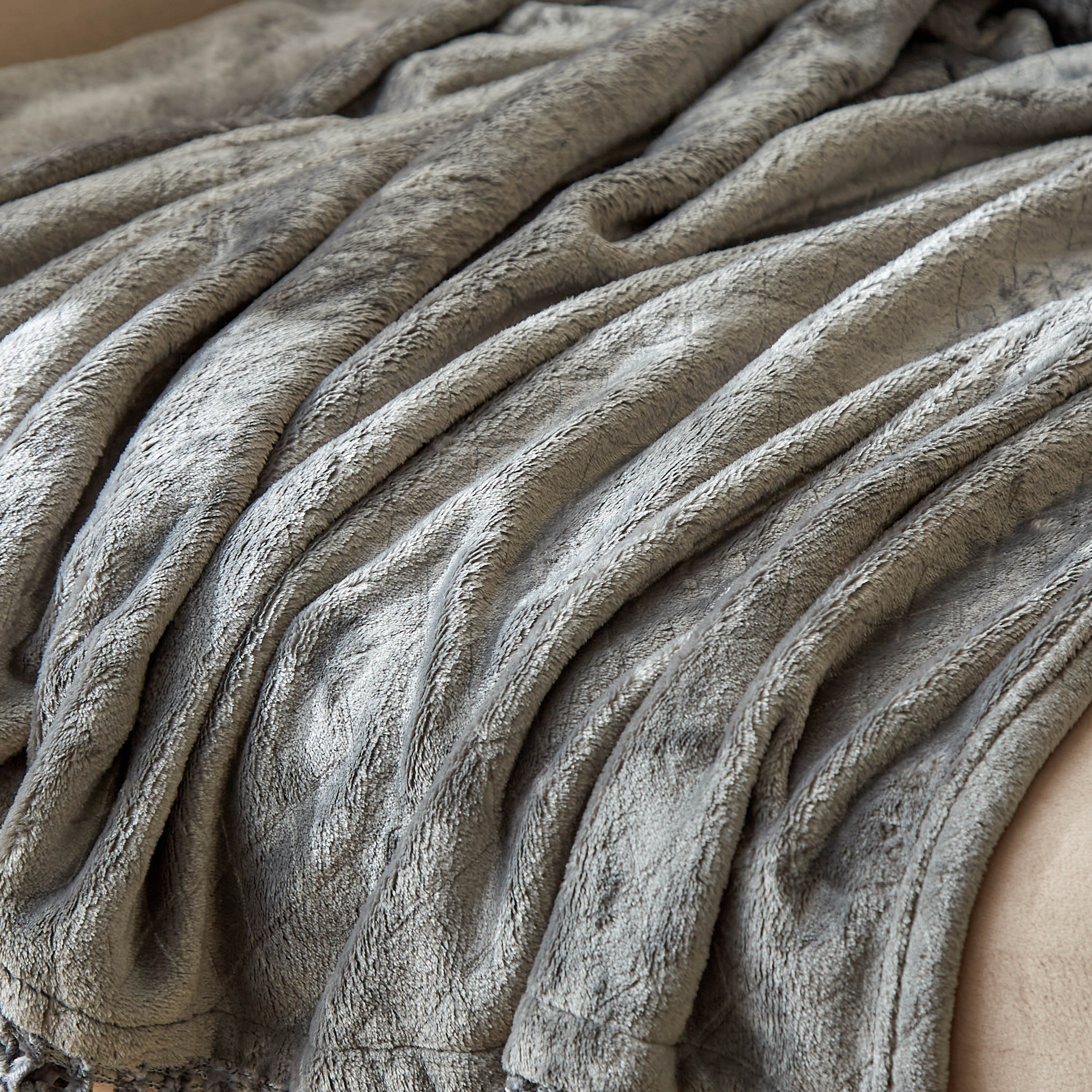 Lavish Diamond Embossed Throw - 130x180 cm-hbxhomeware-hbxbedroom-image-3