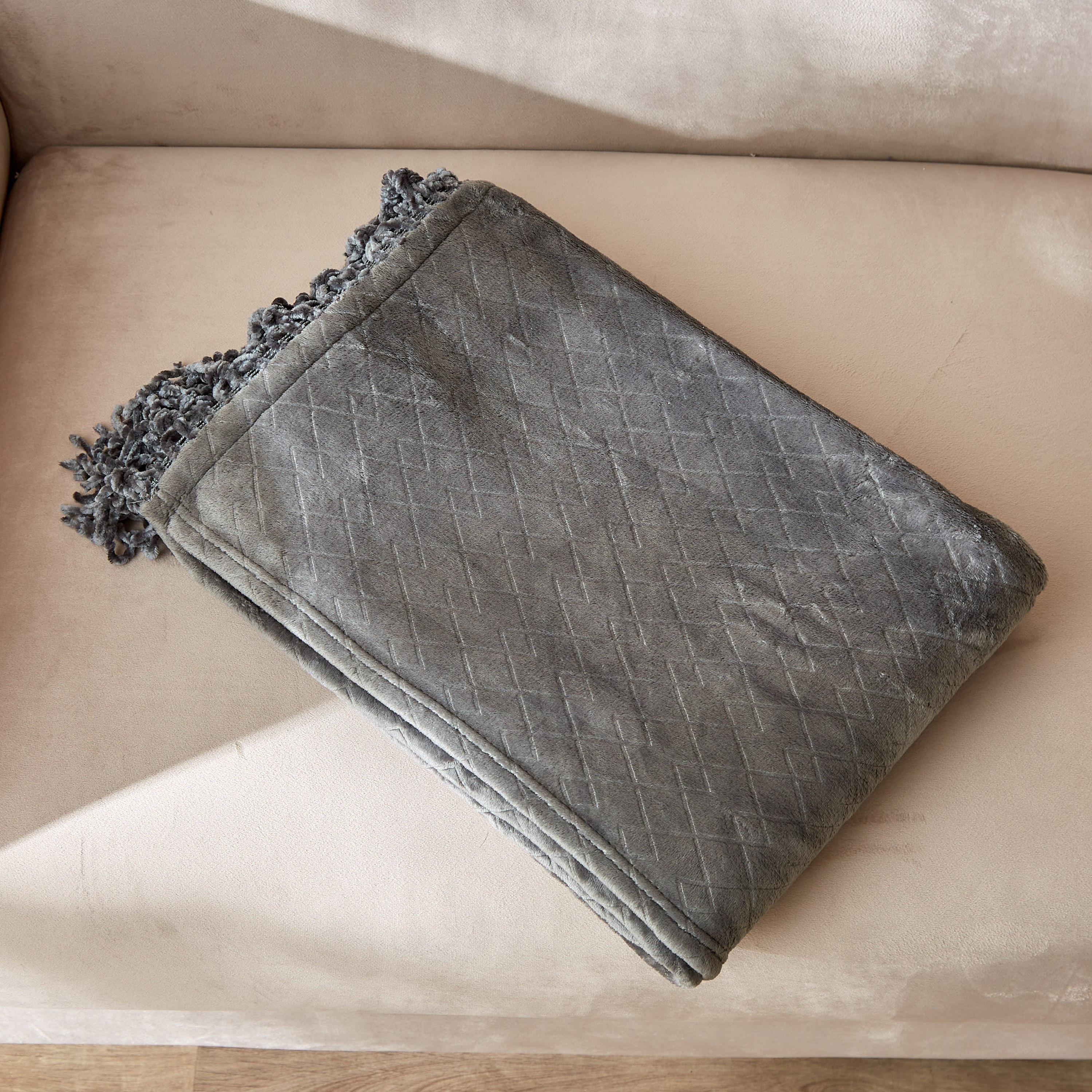 Lavish Diamond Embossed Throw - 130x180 cm-hbxhomeware-hbxbedroom-image-4