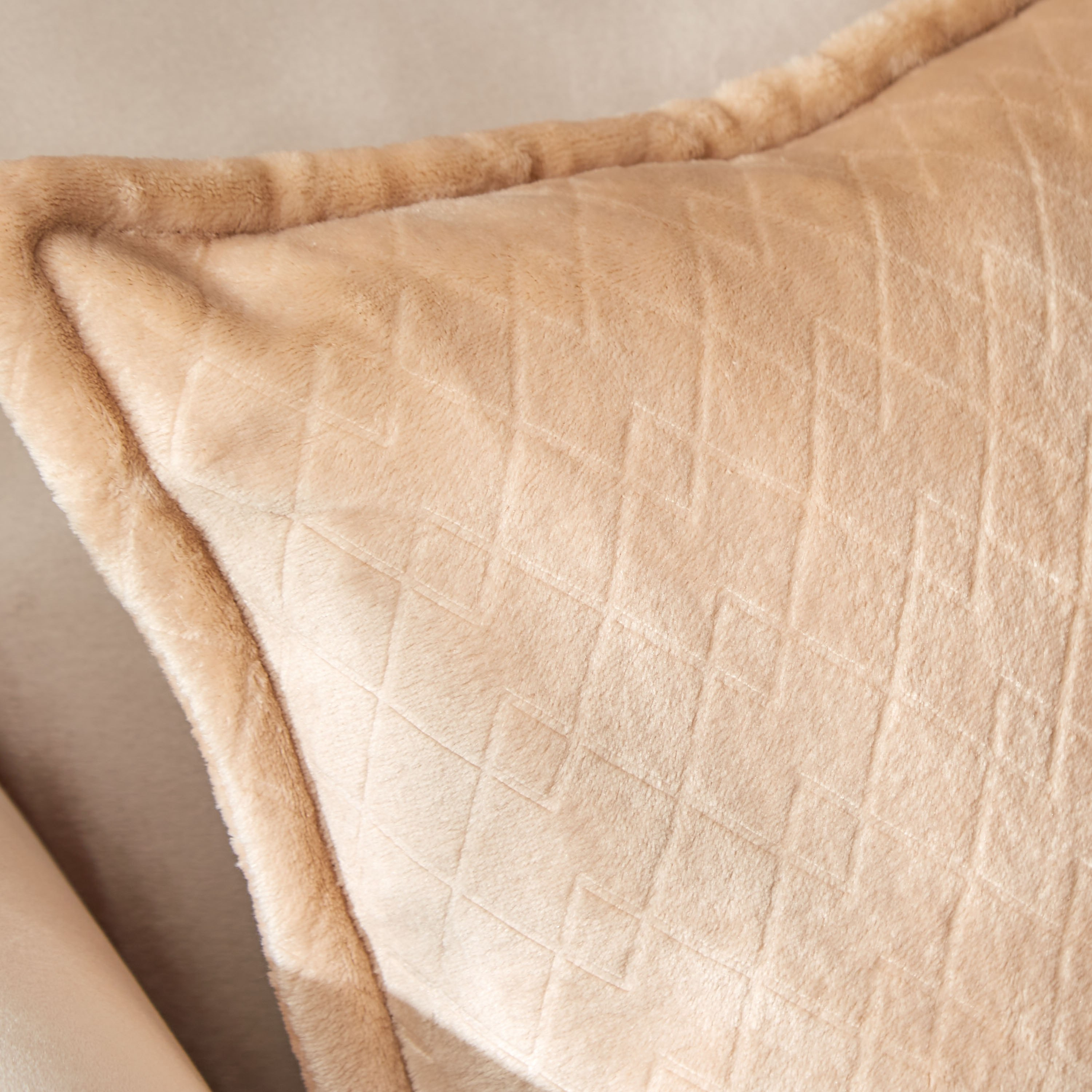 غطاء وسادة فلانيل منقوش سادة من لافيش دايمند -45x45 سم-hbxhomeware-cushionsandcovers-cushioncovers-image-2