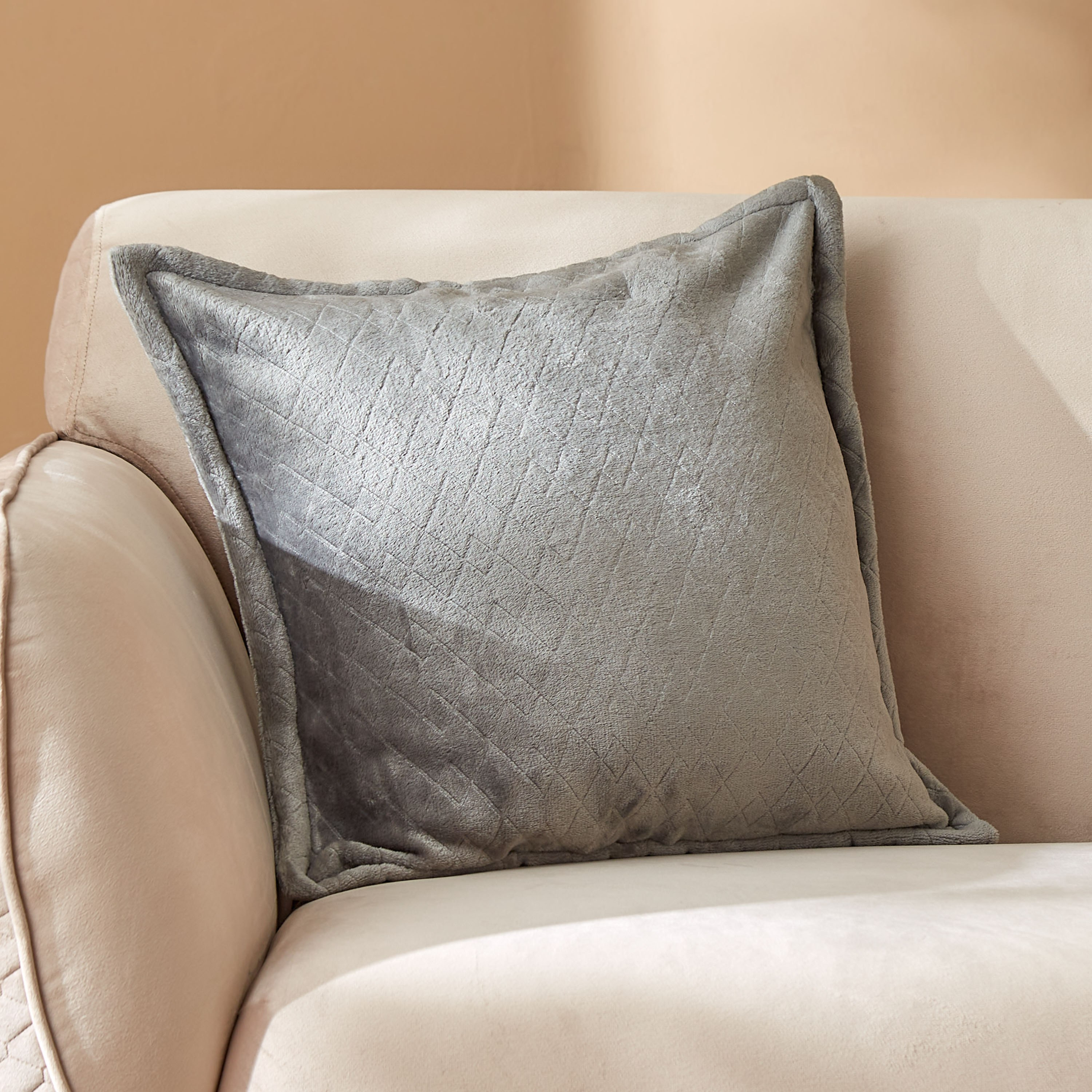 غطاء وسادة فلانيل منقوش سادة من لافيش دايمند -45x45 سم-hbxhomeware-cushionsandcovers-cushioncovers-image-1