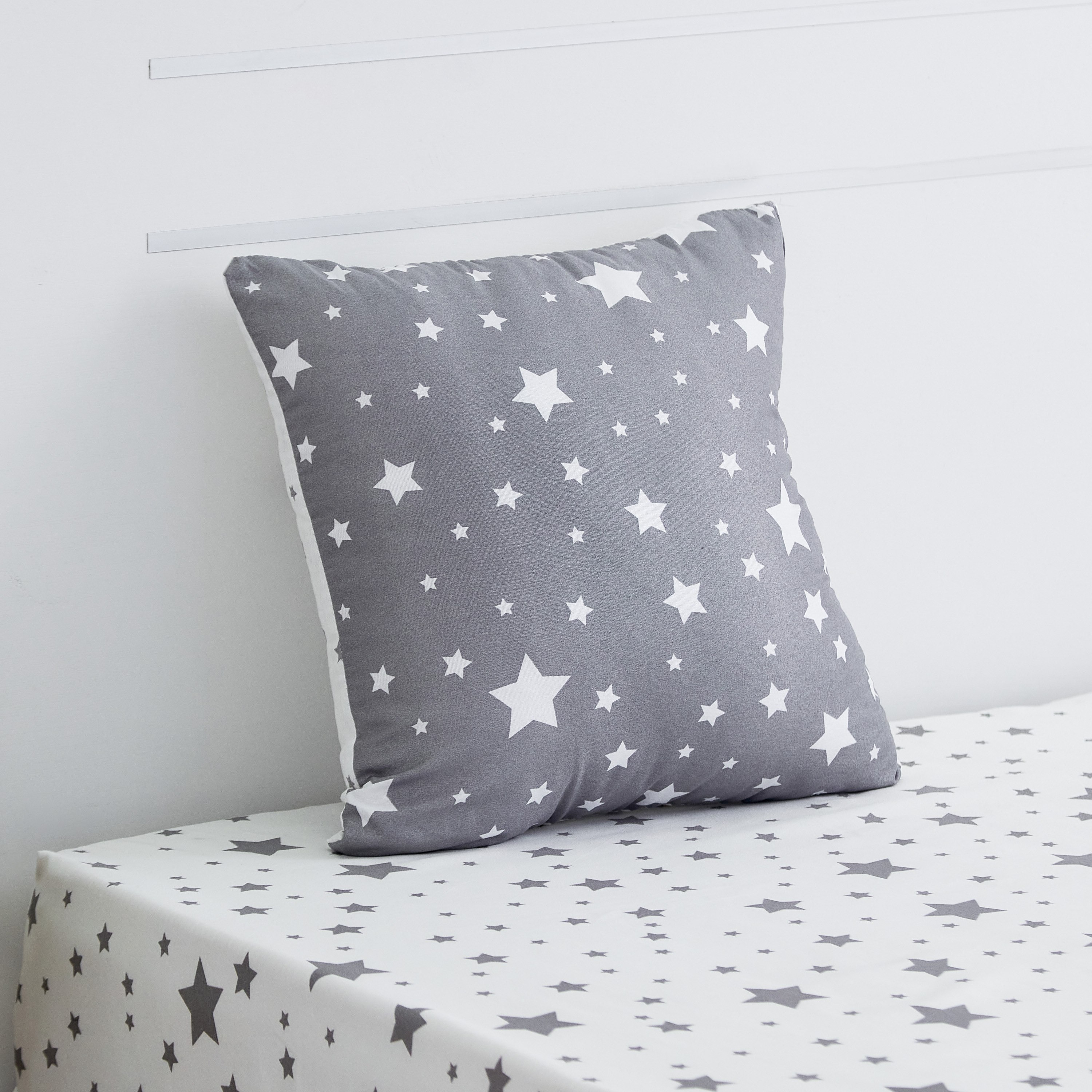 وسادة محشوة بتصميم نجمة من سبنسر - 40x40 سم-hbxhomeware-hbxkidsandyouth-image-1
