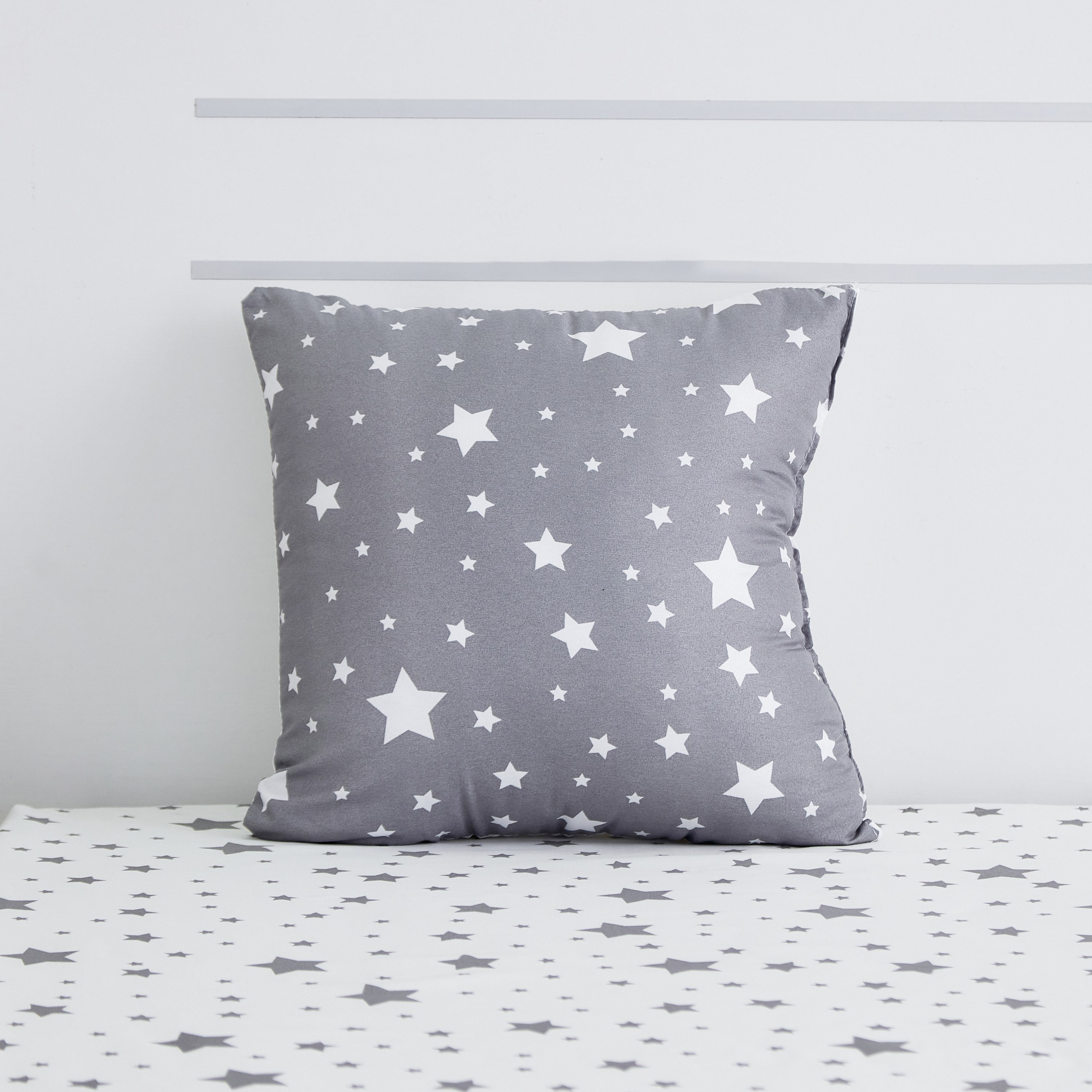 وسادة محشوة بتصميم نجمة من سبنسر - 40x40 سم-hbxhomeware-hbxkidsandyouth-image-2
