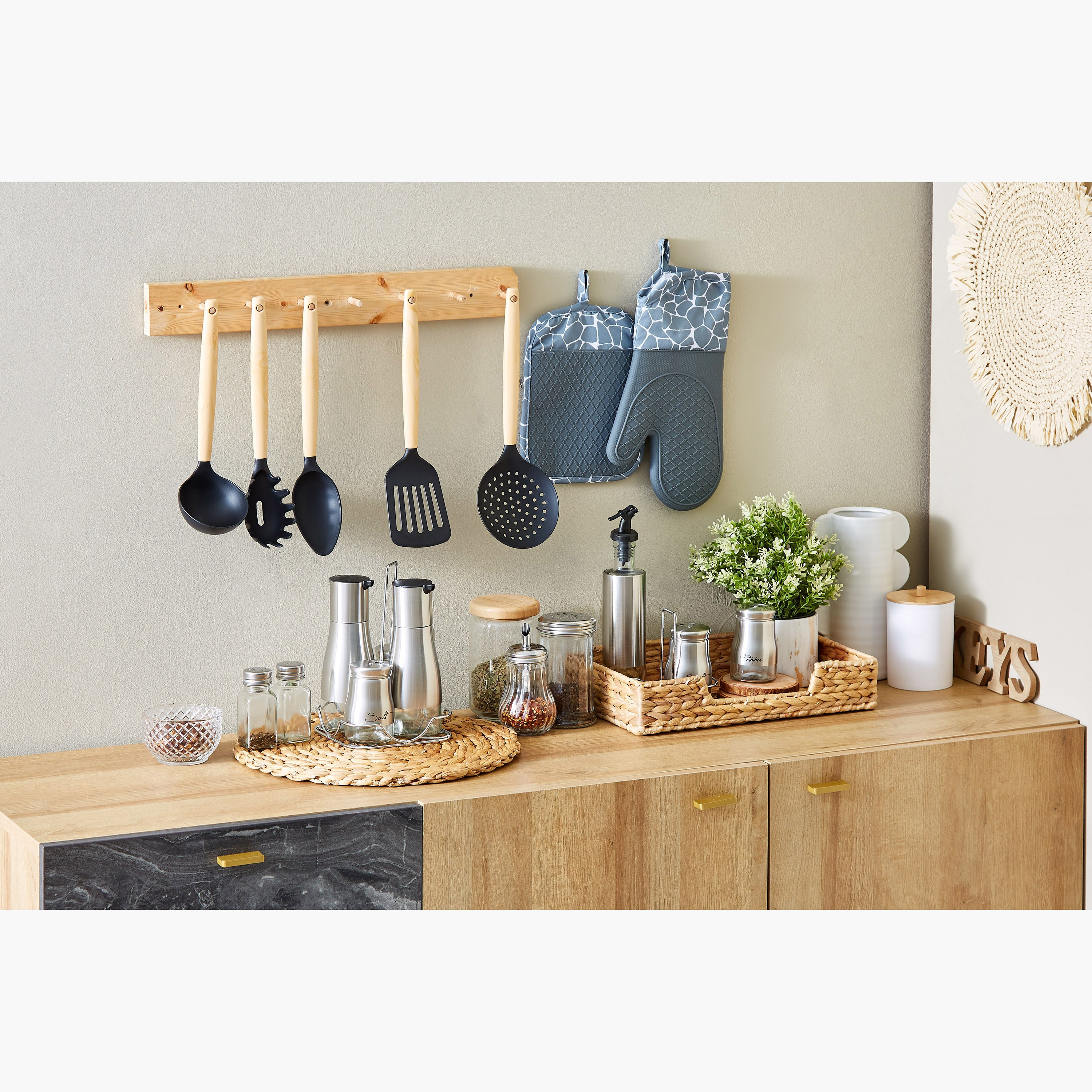 Feast 2-Piece Salt and Pepper Shaker with Metal Stand-hbxhomeware-hbxkitchen-image-4