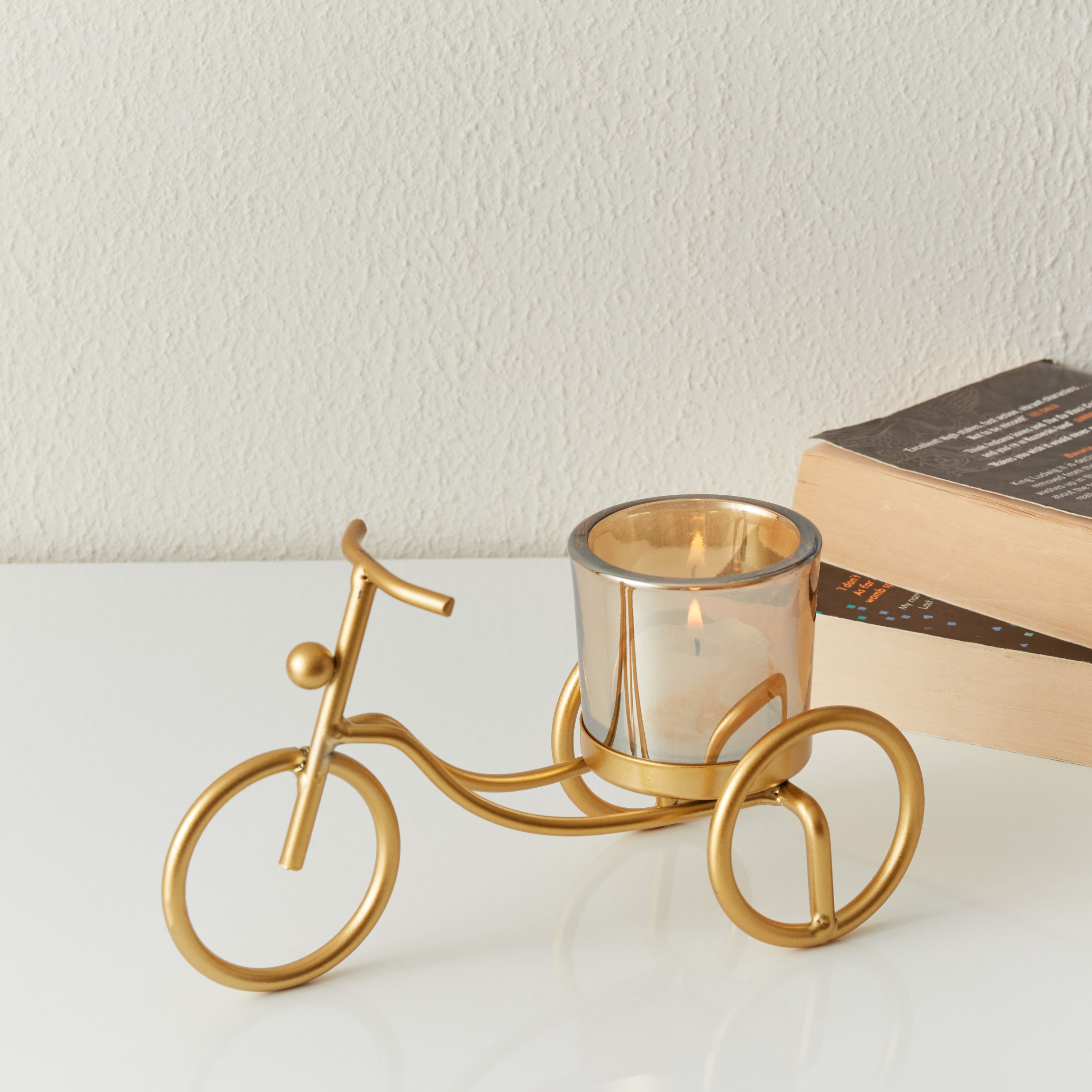 حامل شموع معدني بتصميم دراجة وزجاج من إيفا - 22x9x12 سم-hbxlivingroom-decorandaccessories-candleholders-image-1