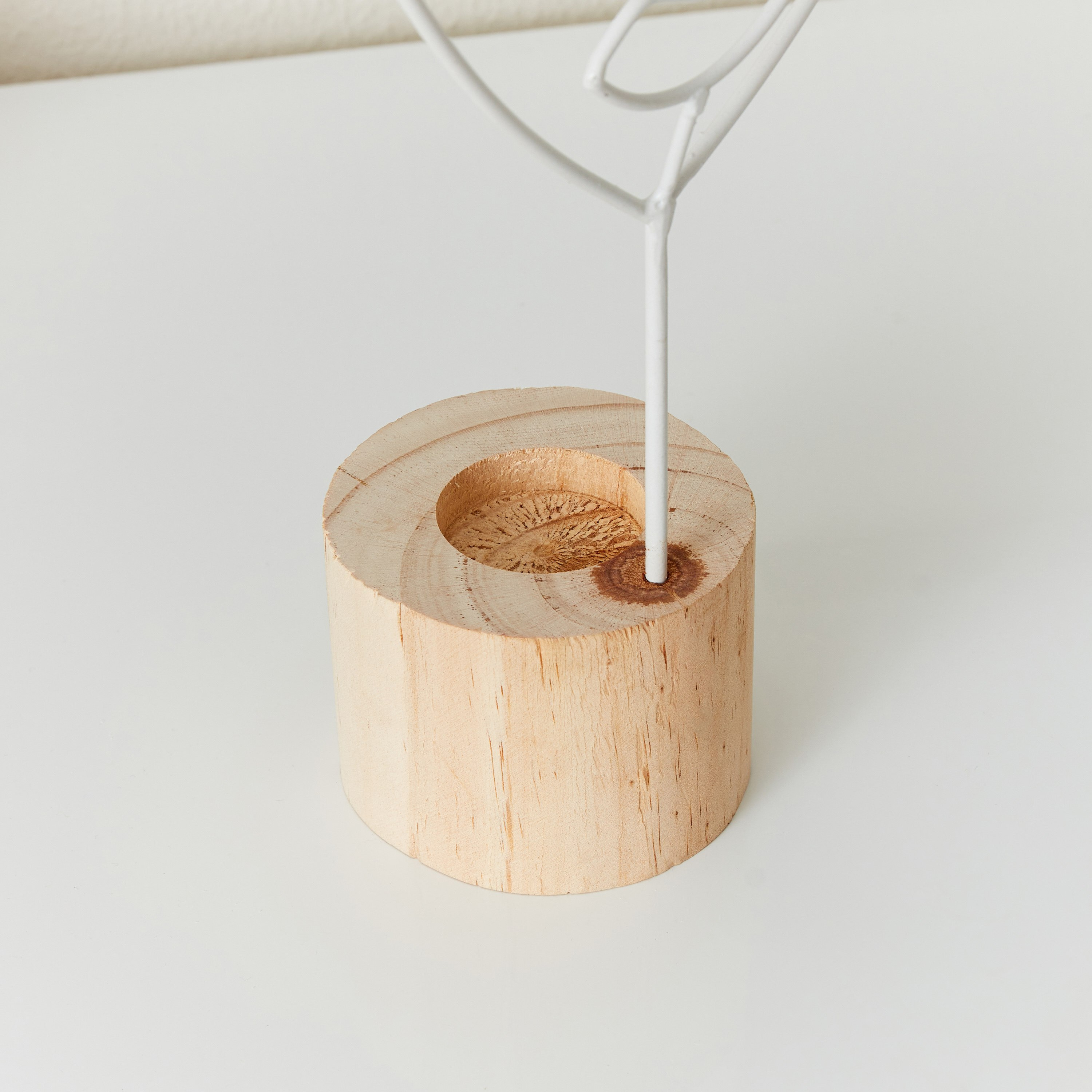 حامل شموع معدني بقاعدة خشبية من إيفا - 18x8x28 سم-hbxlivingroom-decorandaccessories-candleholders-image-3