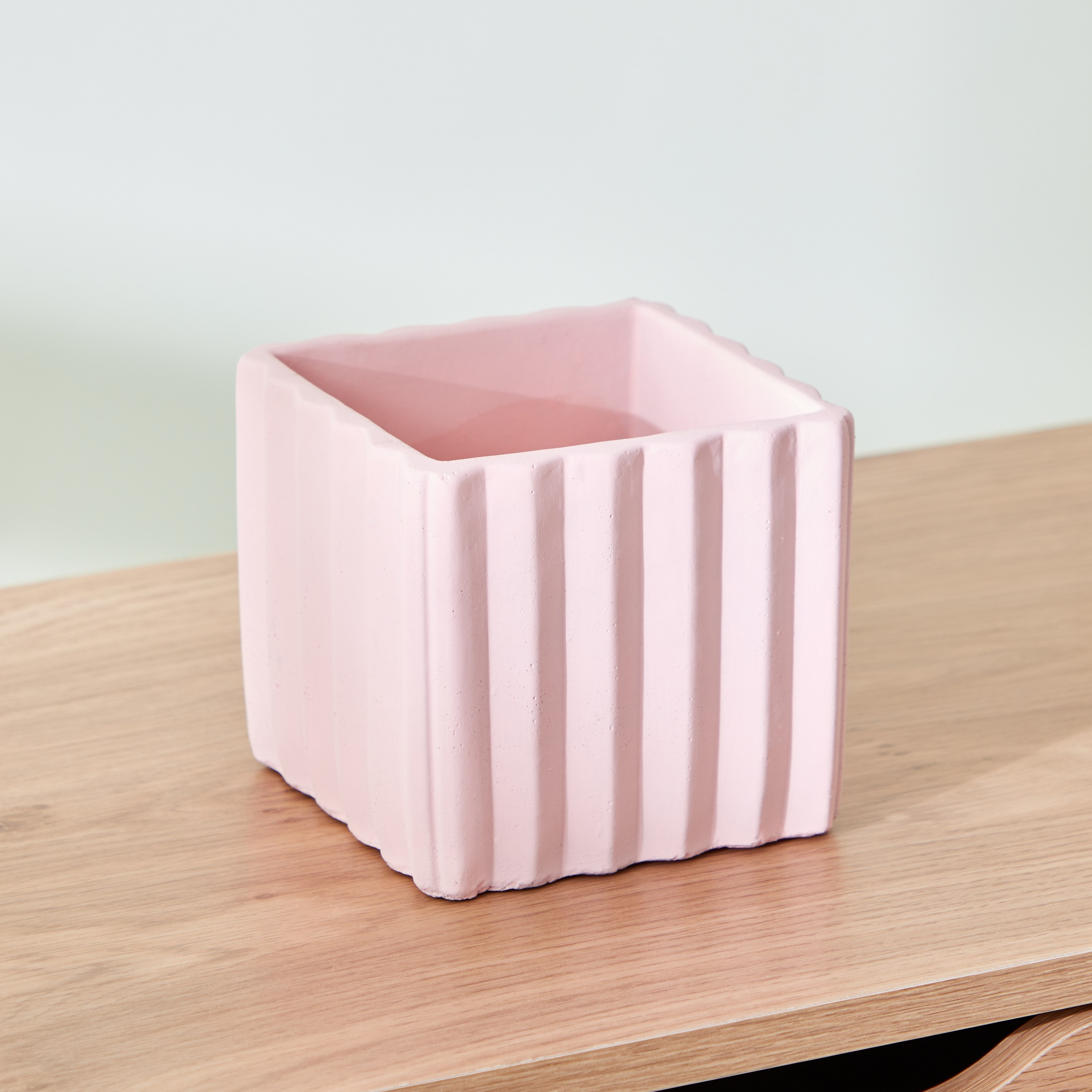 إناء زرع سيراميك مضلّع من سيارا - 13.5x13.5x12 سم-hbxhomeware-hbxdecorandfurnishings-image-3