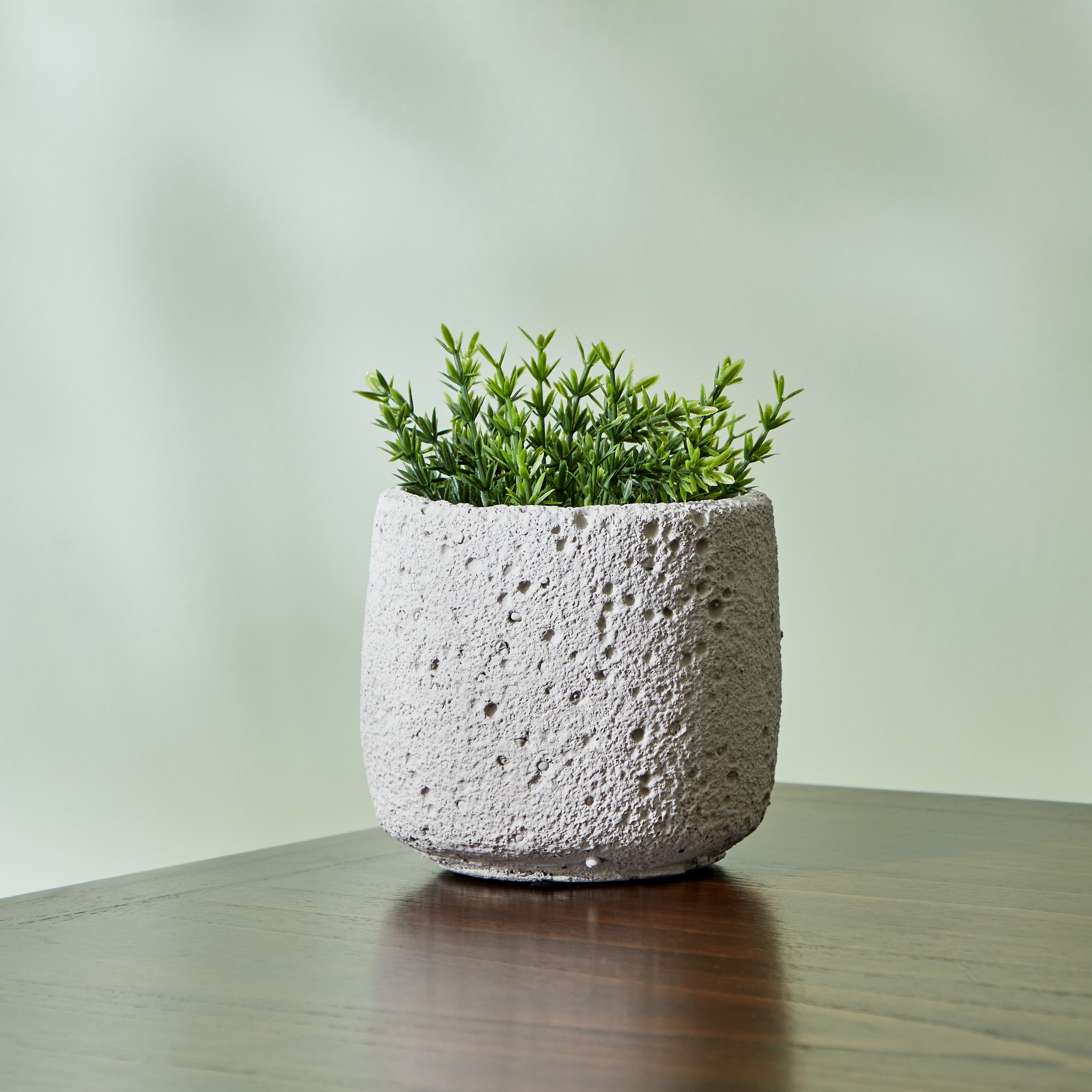 إناء زرع سيراميك بارز الملمس من سيارا - 13x13x12.5 سم-hbxhomeware-hbxdecorandfurnishings-image-1