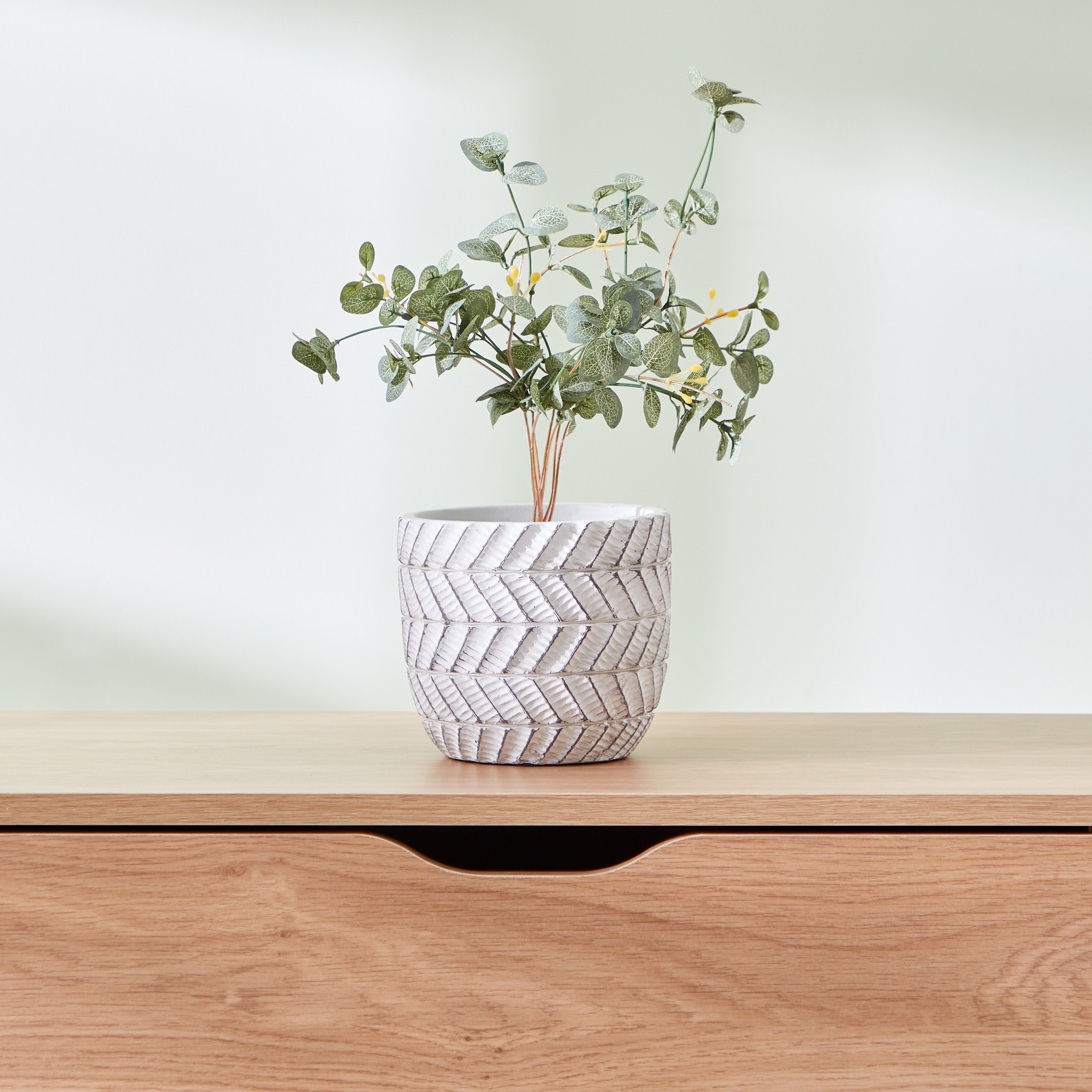 إناء زرع سيراميك مضلّع من سيارا - 13.5x13.5x12.5 سم-hbxhomeware-hbxdecorandfurnishings-image-1
