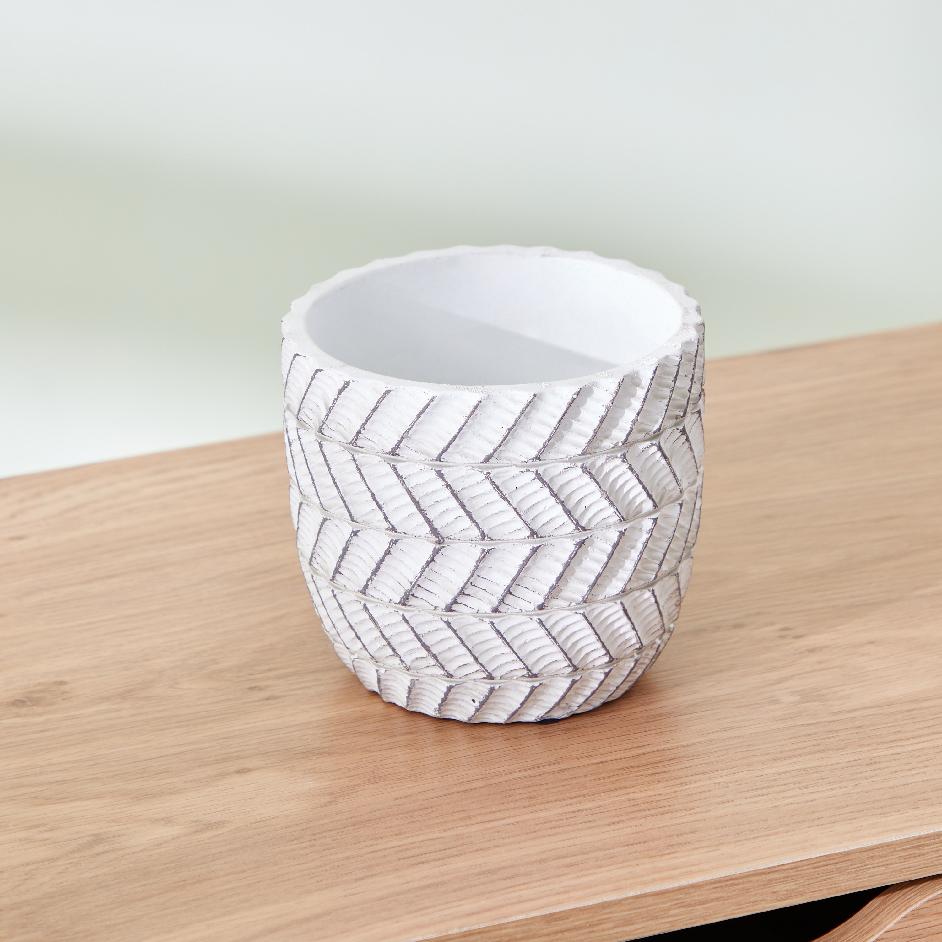 إناء زرع سيراميك مضلّع من سيارا - 13.5x13.5x12.5 سم-hbxhomeware-hbxdecorandfurnishings-image-3