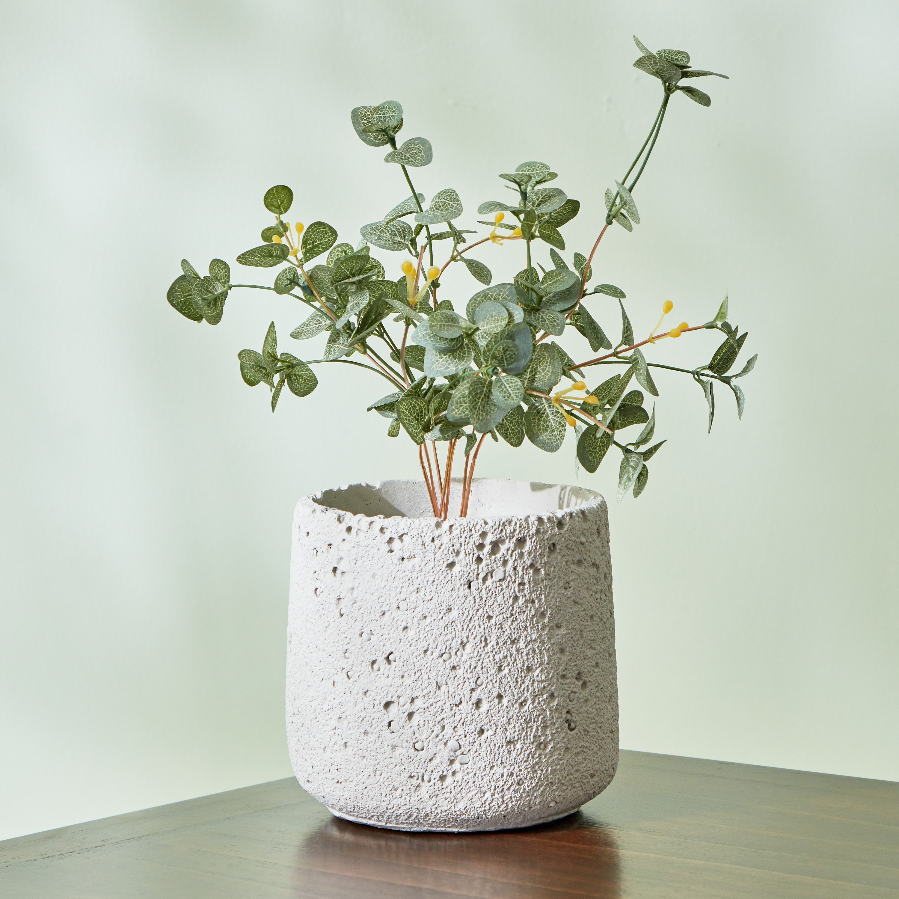 إناء زرع سيراميك بارز الملمس من سيارا - 15x15x14 سم-hbxhomeware-hbxdecorandfurnishings-image-1
