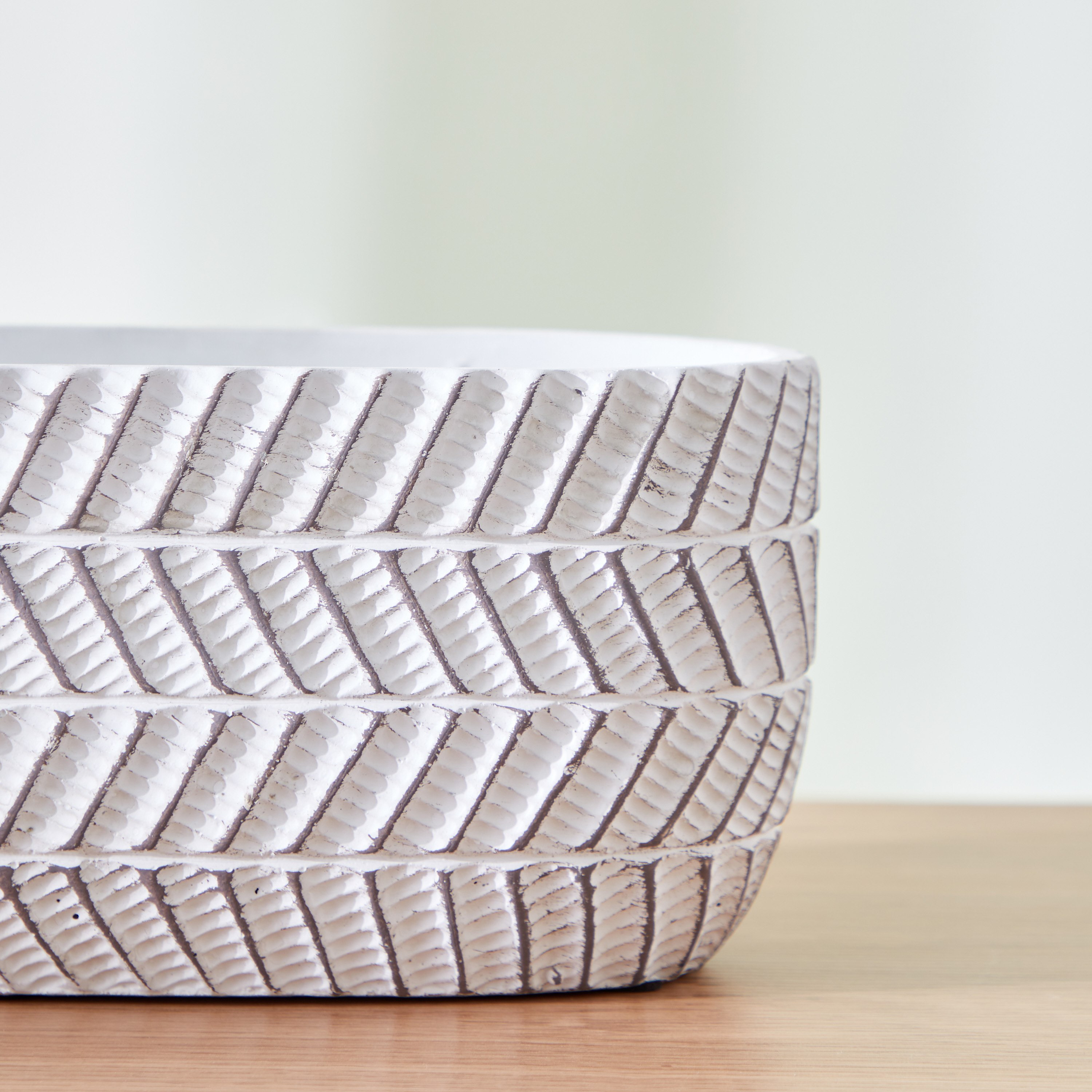 إناء زرع سيراميك مضلّع من سيارا - 26.5x12.5x12 سم-hbxhomeware-hbxdecorandfurnishings-image-4