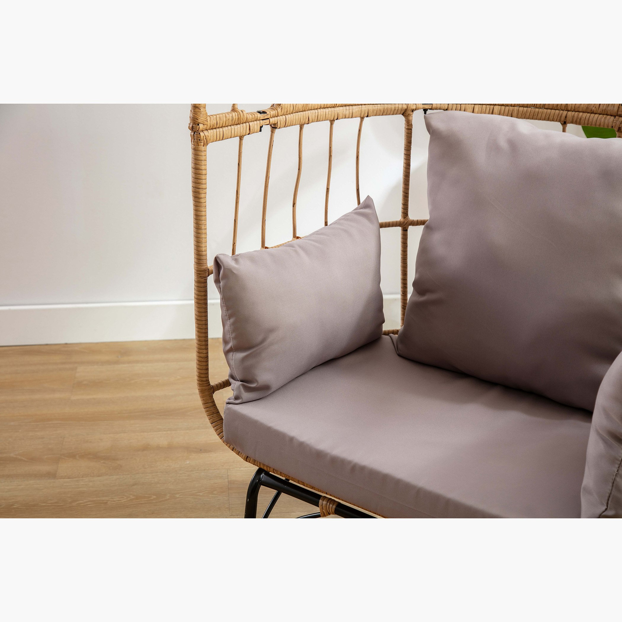 كرسي خوص صُلب مع وسادة من كاتينا-hbxfurniture-outdoor-swingsandchairs-image-5