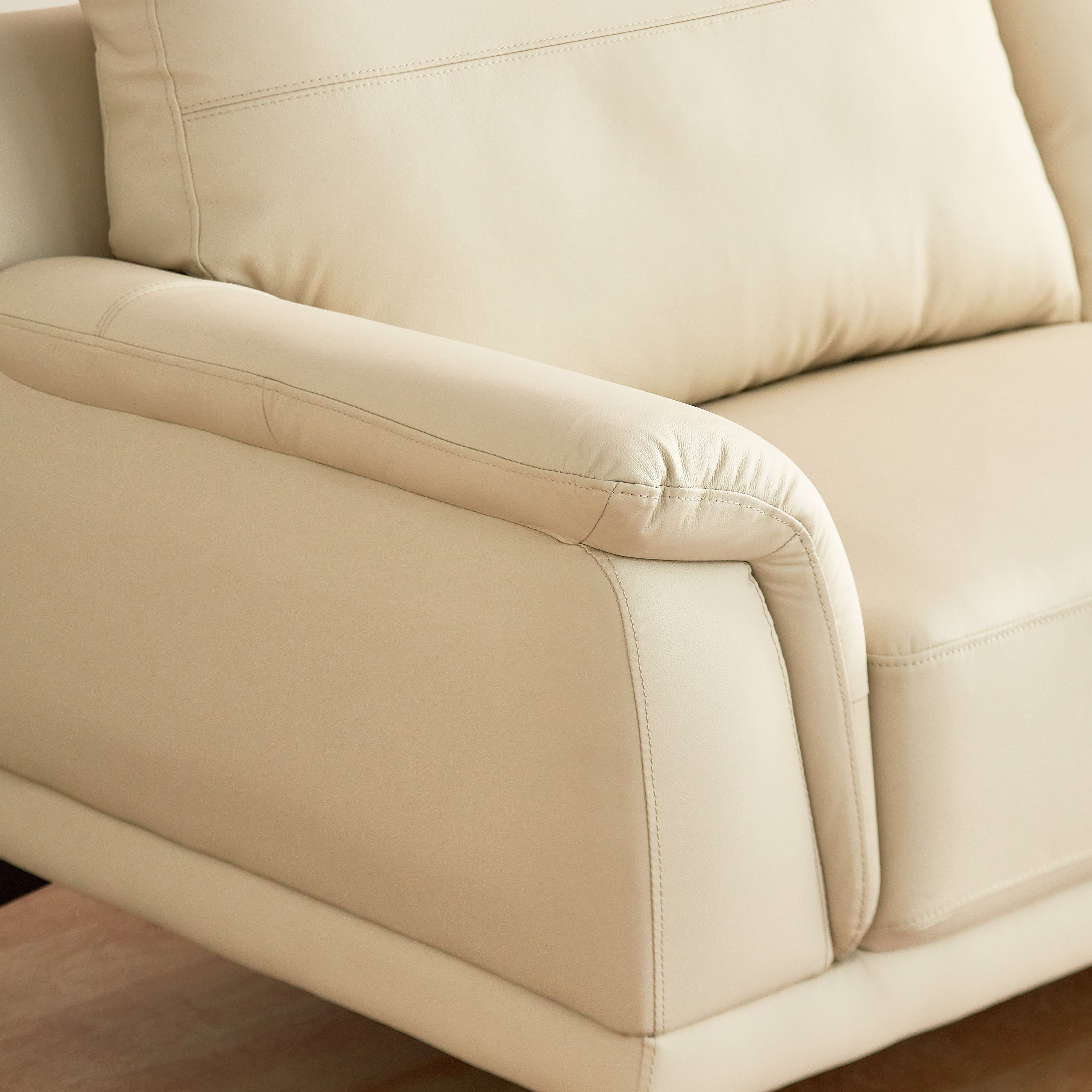 كنبة نصف جلد مقعدين من دارسي-hbxlivingroom-sofasandarmchairs-sofas-image-6