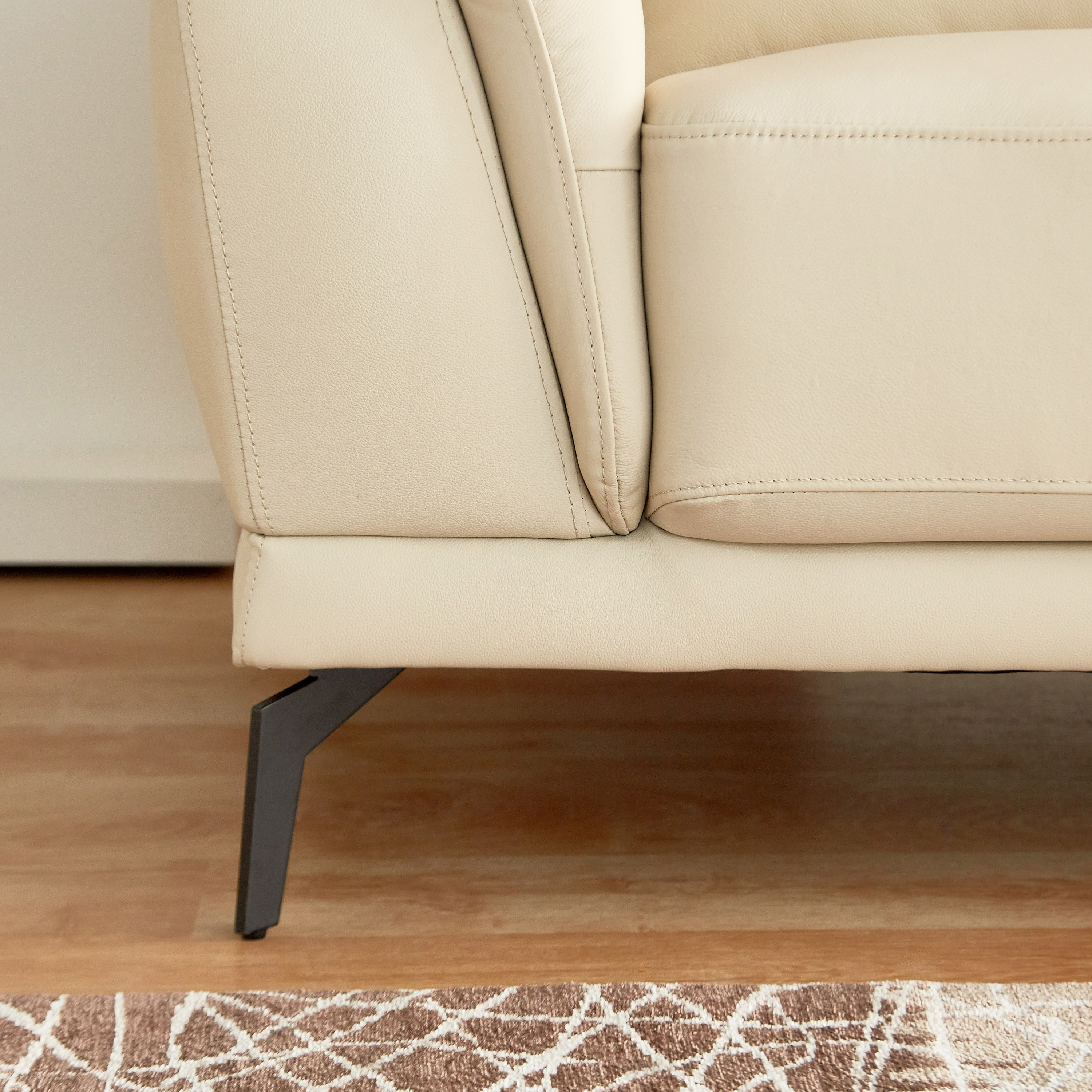 كنبة نصف جلد مقعدين من دارسي-hbxlivingroom-sofasandarmchairs-sofas-image-8