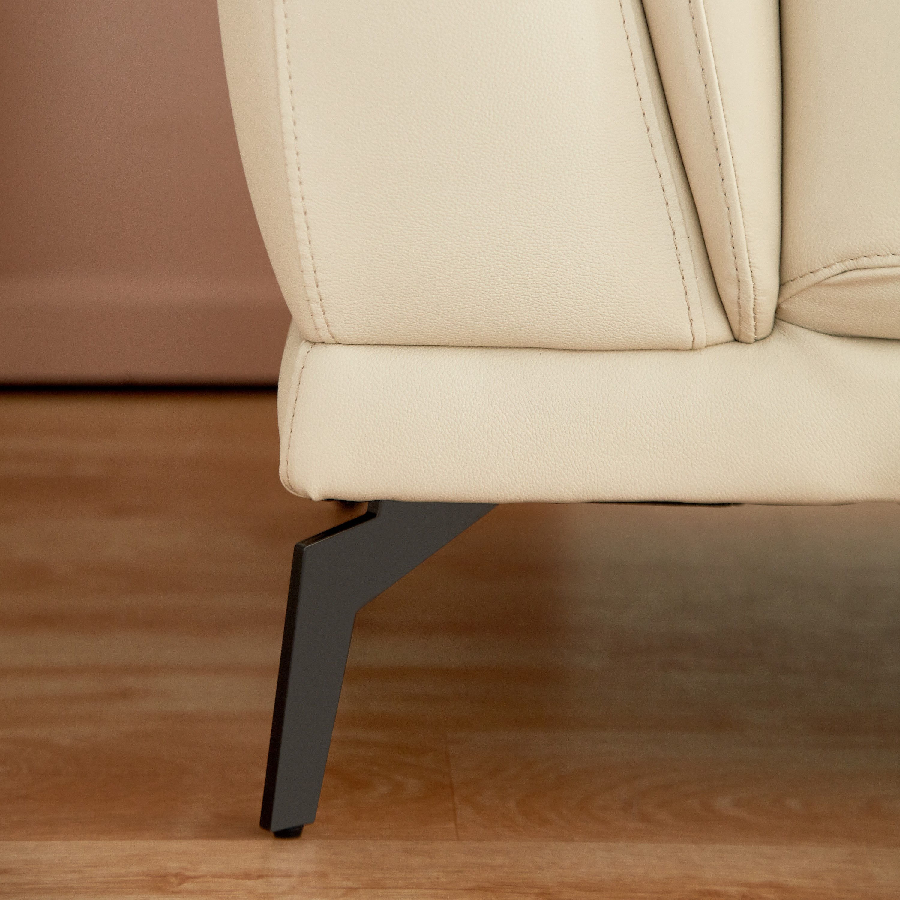 كنبة نصف جلد مقعد واحد من دارسي-hbxlivingroom-sofasandarmchairs-sofas-image-9