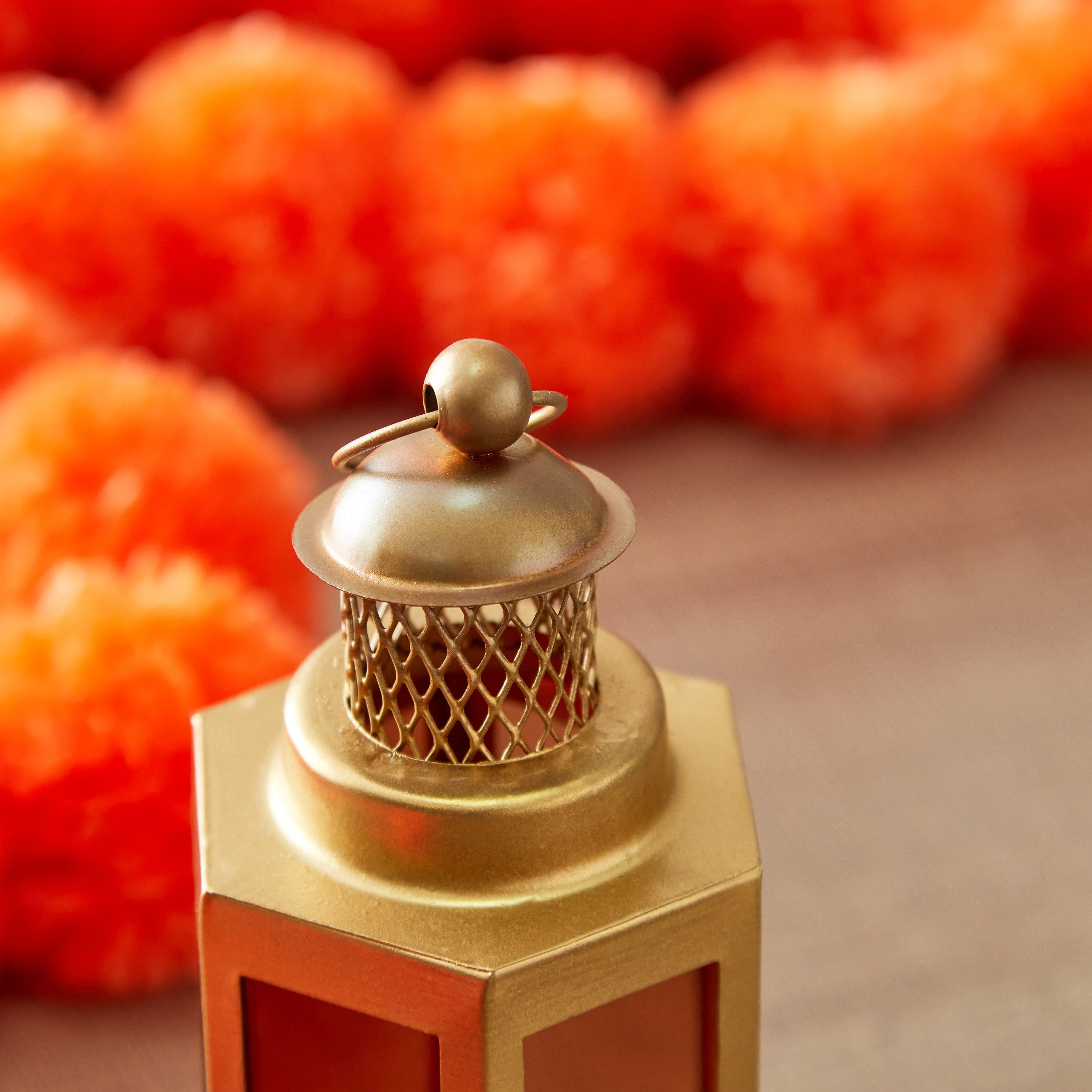فانوس معدني من كومود - 13x13x14 سم-hbxdecorandfurnishings-homeaccessories-lanterns-image-3