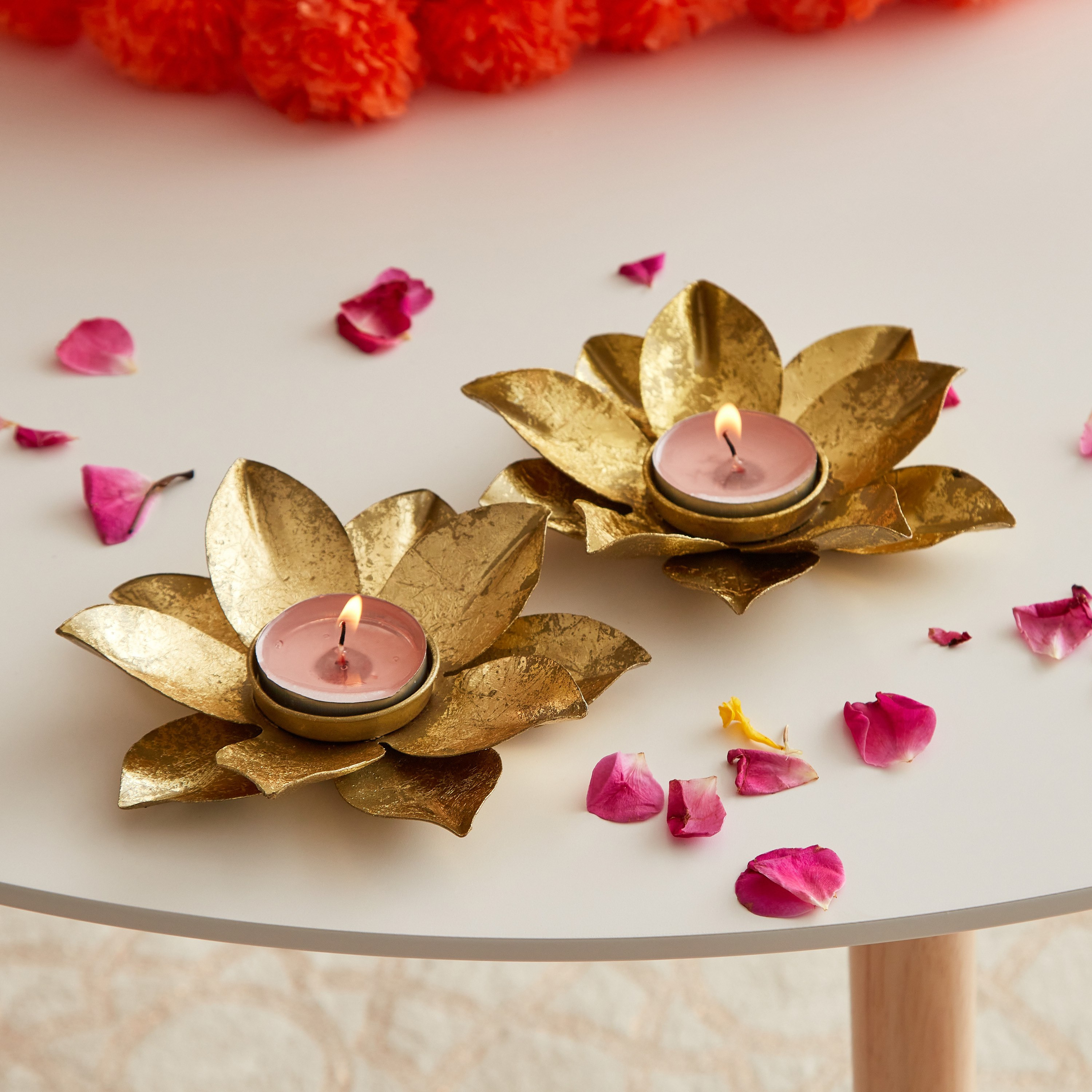 طقم حامل شموع صغيرة معدني بتصميم زهرة اللوتس فويل ذهبي قطعتين من كومود -  13x13x3 سم-hbxlivingroom-decorandaccessories-candleholders-image-1
