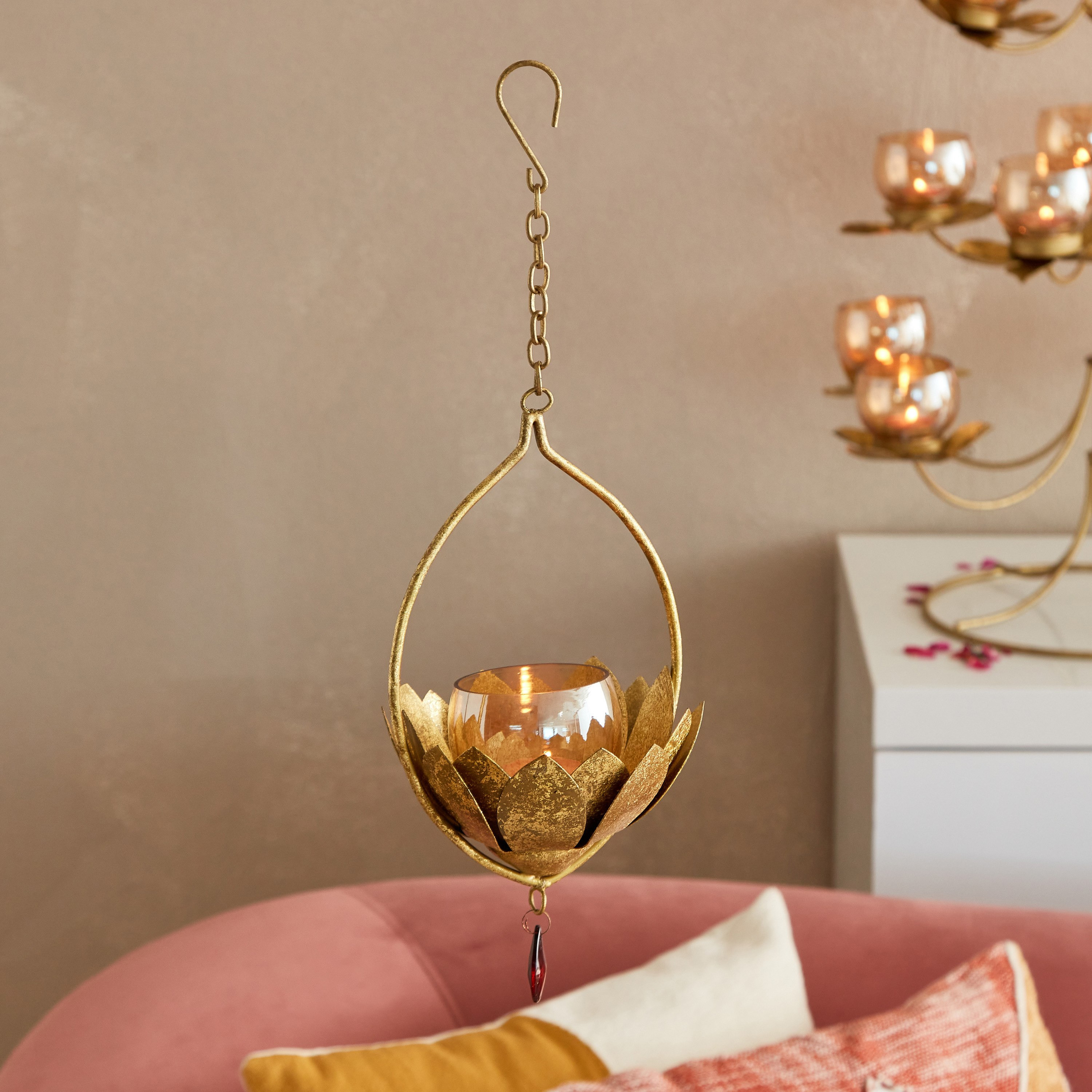 حامل شموع صغيرة معلّق معدني بتصميم زهرة اللوتس من كومود - 16x16x40 سم-hbxlivingroom-decorandaccessories-candleholders-image-1