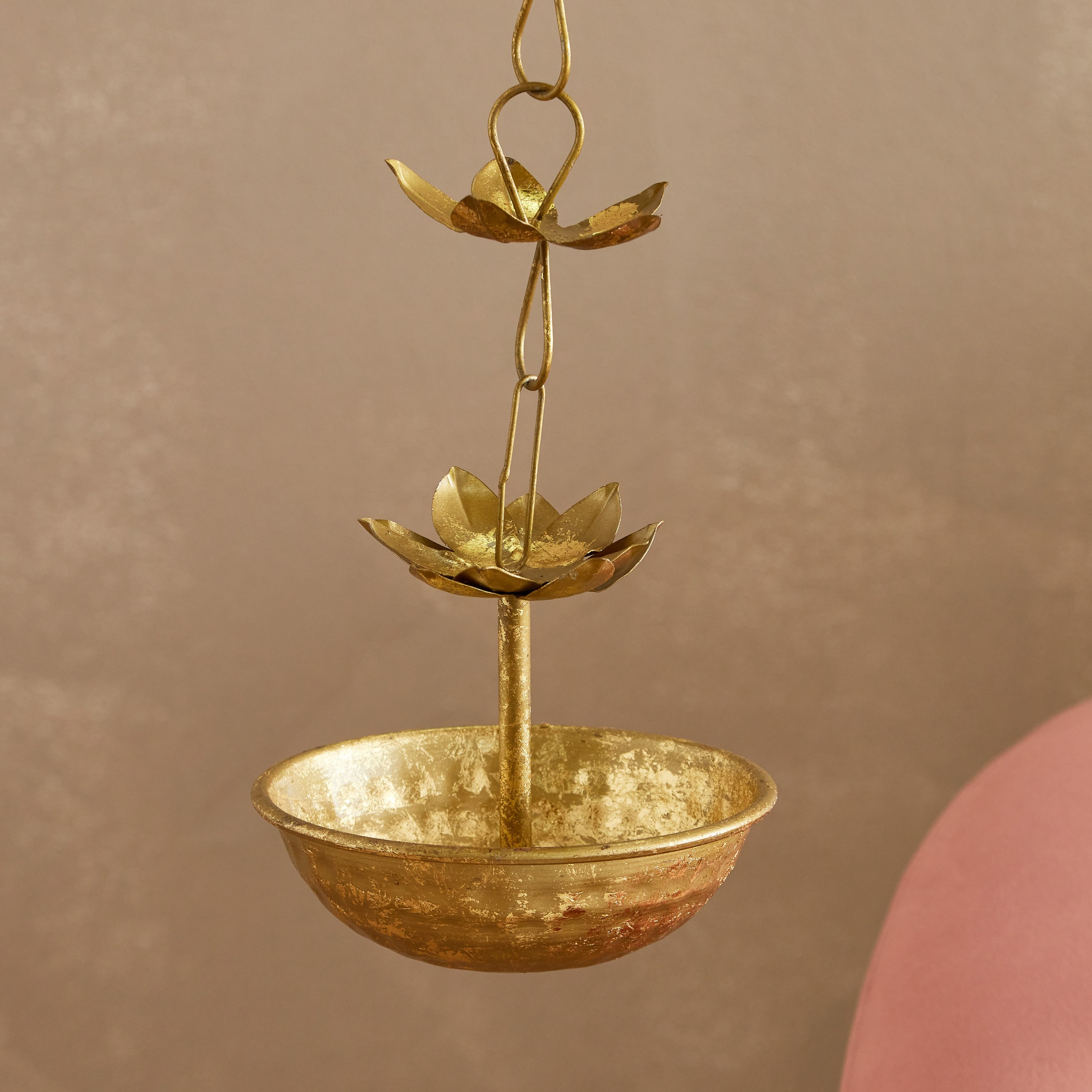 حامل شموع صغيرة معلّق معدني بتصميم زهرة اللوتس من كومود - 16.5x16.5x72 سم-hbxlivingroom-decorandaccessories-candleholders-image-3
