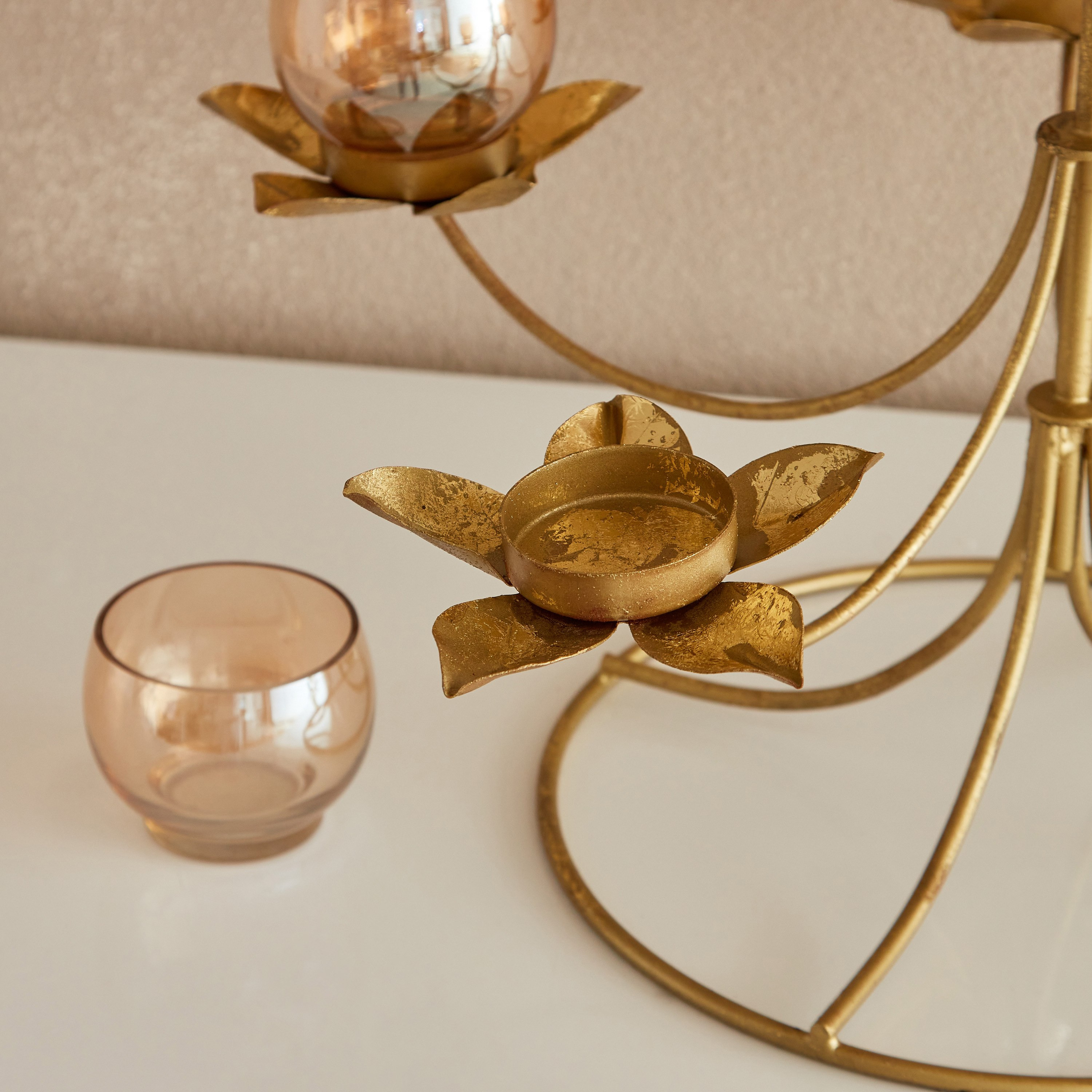 حامل شموع صغيرة معدن متعدد الطوابق بتصميم زهرة اللوتس من كومود - 48x48x64 سم-hbxlivingroom-decorandaccessories-candleholders-image-5
