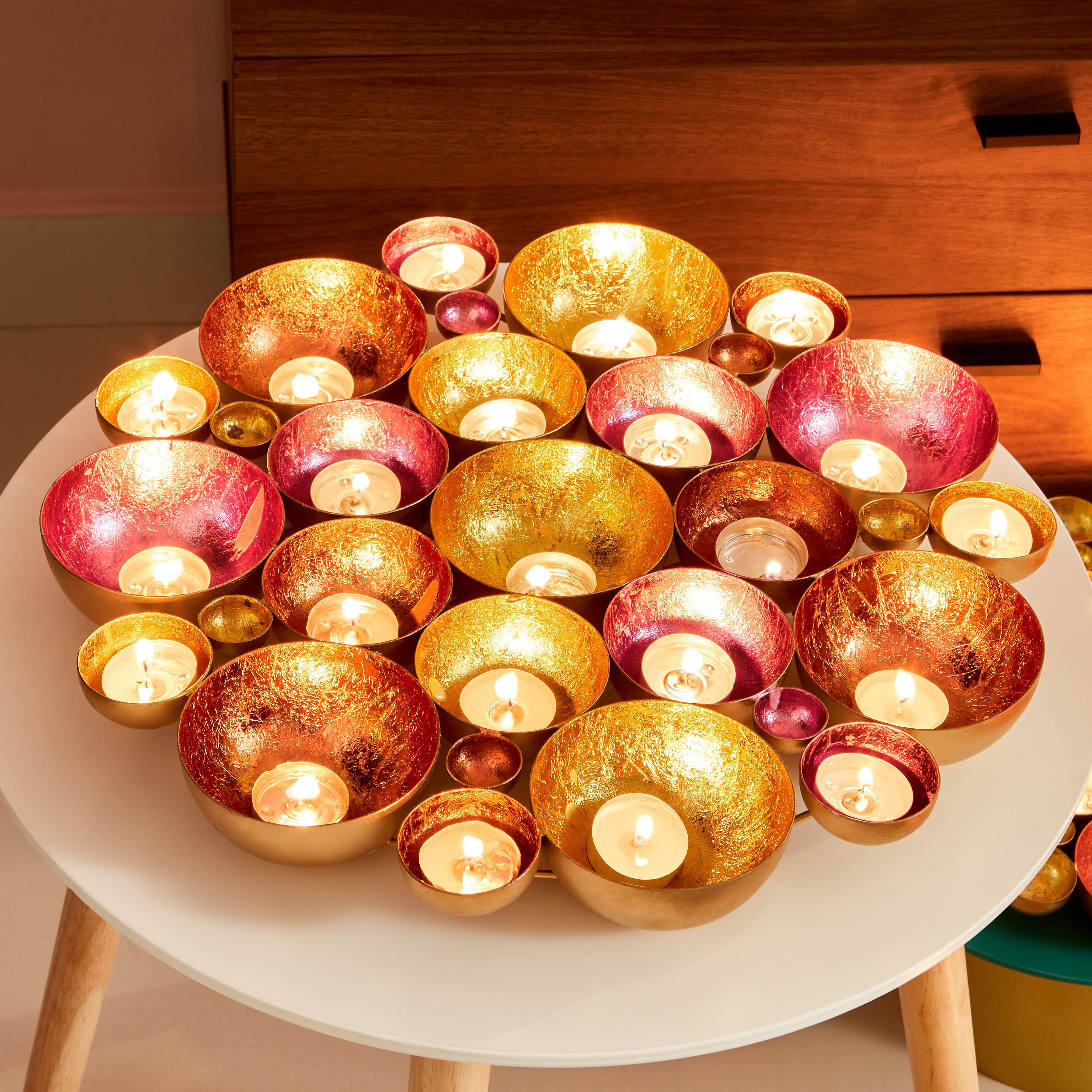 حامل شموع صغيرة ملوّن معدن من زوها - 40x40x5 سم-hbxlivingroom-decorandaccessories-candleholders-image-1
