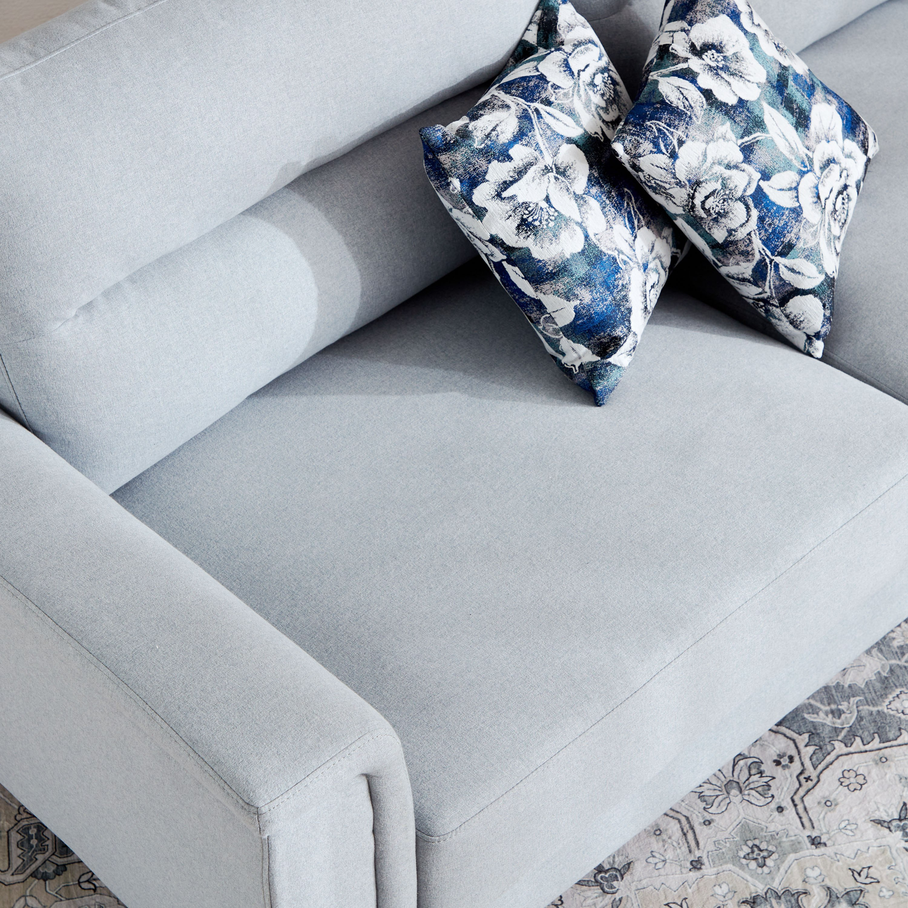 كنبة 3 مقاعد مع وسادتين من ليما-hbxlivingroom-sofasandarmchairs-sofas-image-3