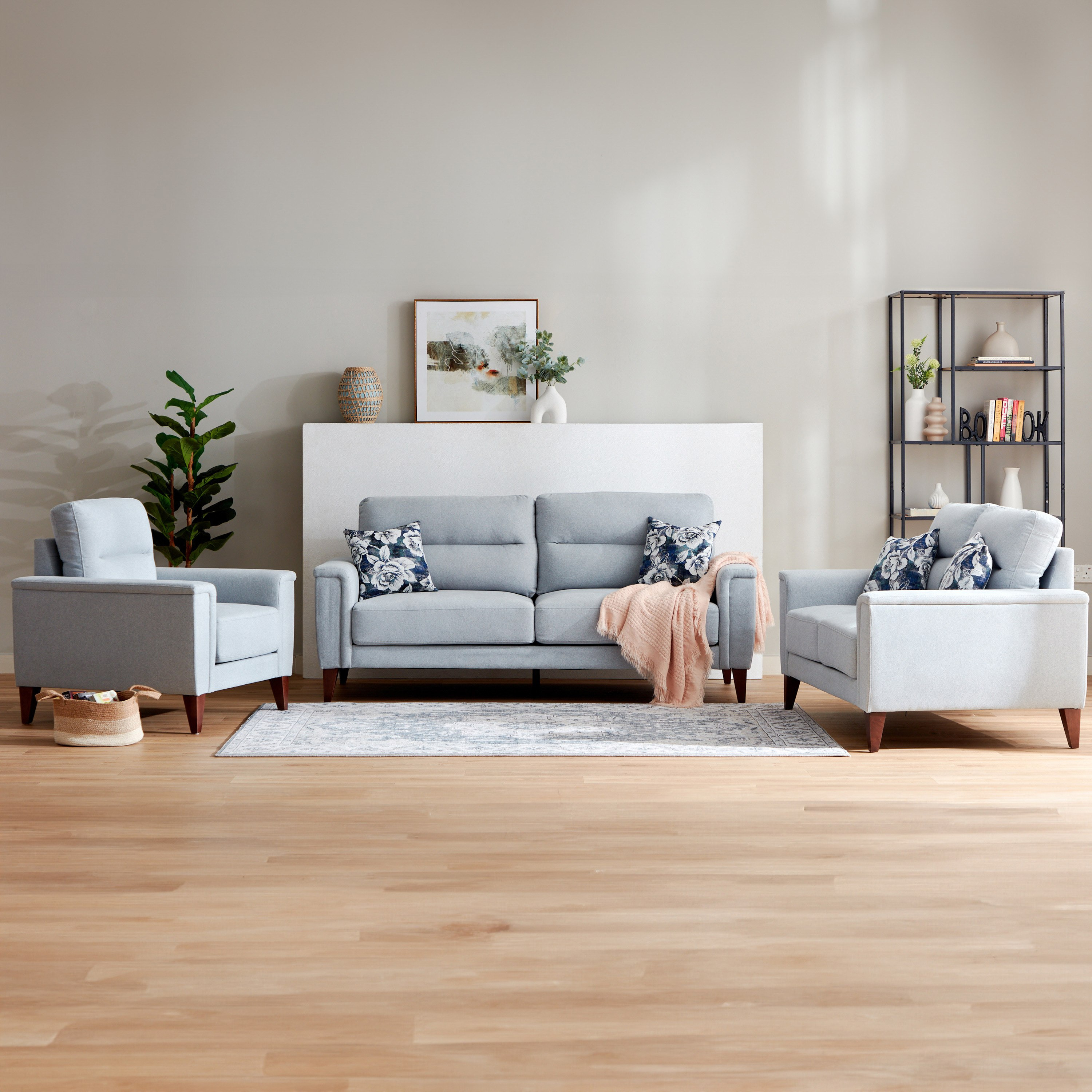 كنبة 3 مقاعد مع وسادتين من ليما-hbxlivingroom-sofasandarmchairs-sofas-image-7