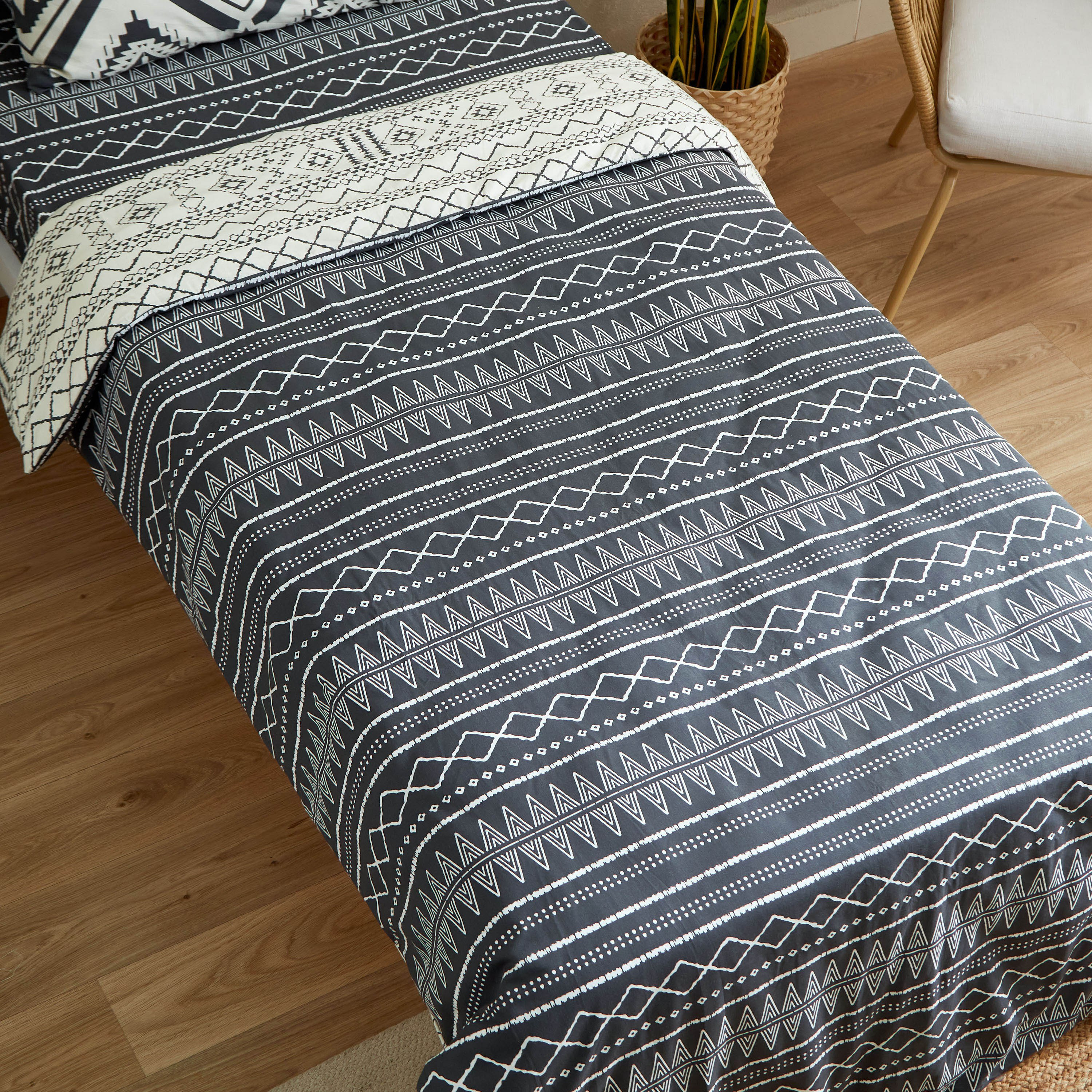 طقم غطاء لحاف قطن فردي يستخدم على الوجهين 3 قطع من زايلا - 135x220 سم-hbxhomeware-hbxdecorandfurnishings-image-4