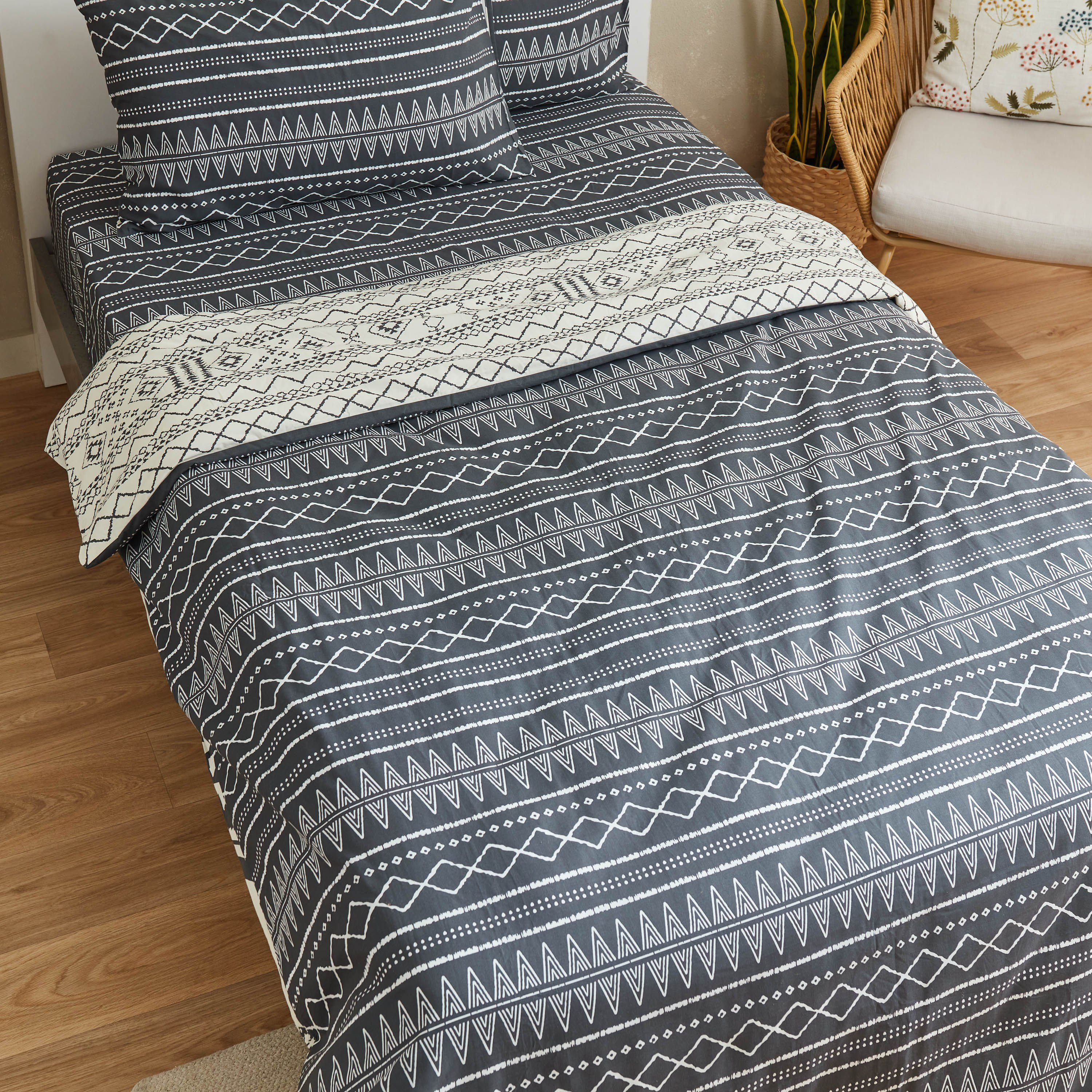 طقم غطاء لحاف مزدوج قطن يستخدم على الوجهين بطبعات 4 قطع من زايلا - 160x220 سم-hbxhomeware-hbxdecorandfurnishings-image-5