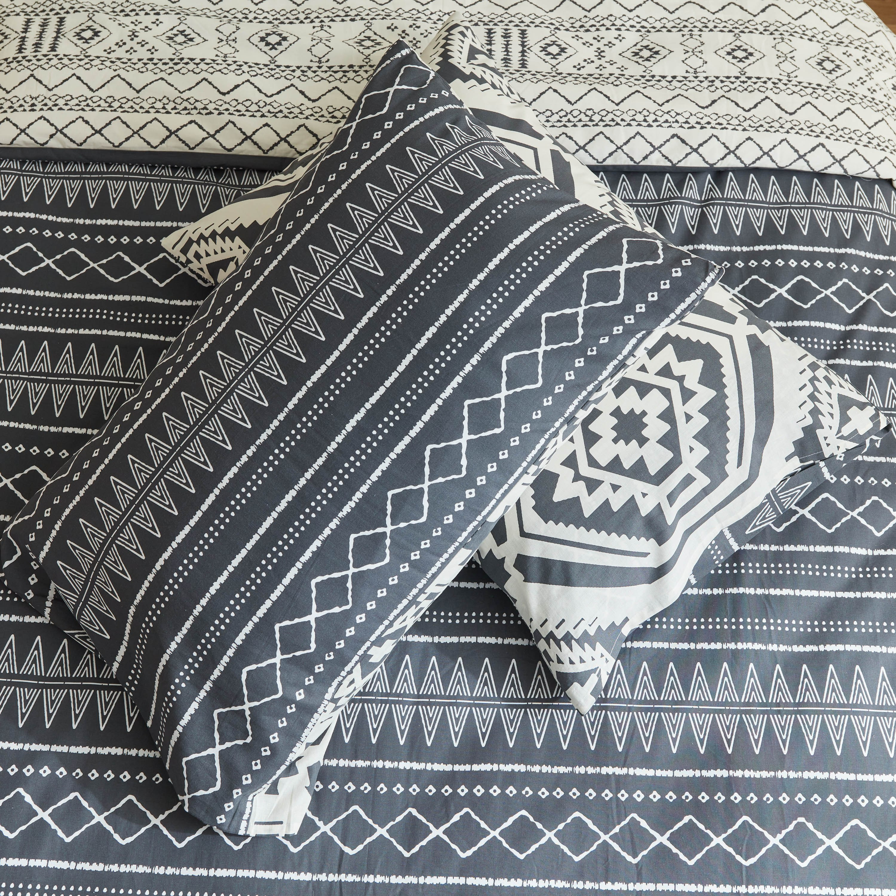 طقم غطاء لحاف مزدوج قطن يستخدم على الوجهين بطبعات 4 قطع من زايلا - 160x220 سم-hbxhomeware-hbxdecorandfurnishings-image-6