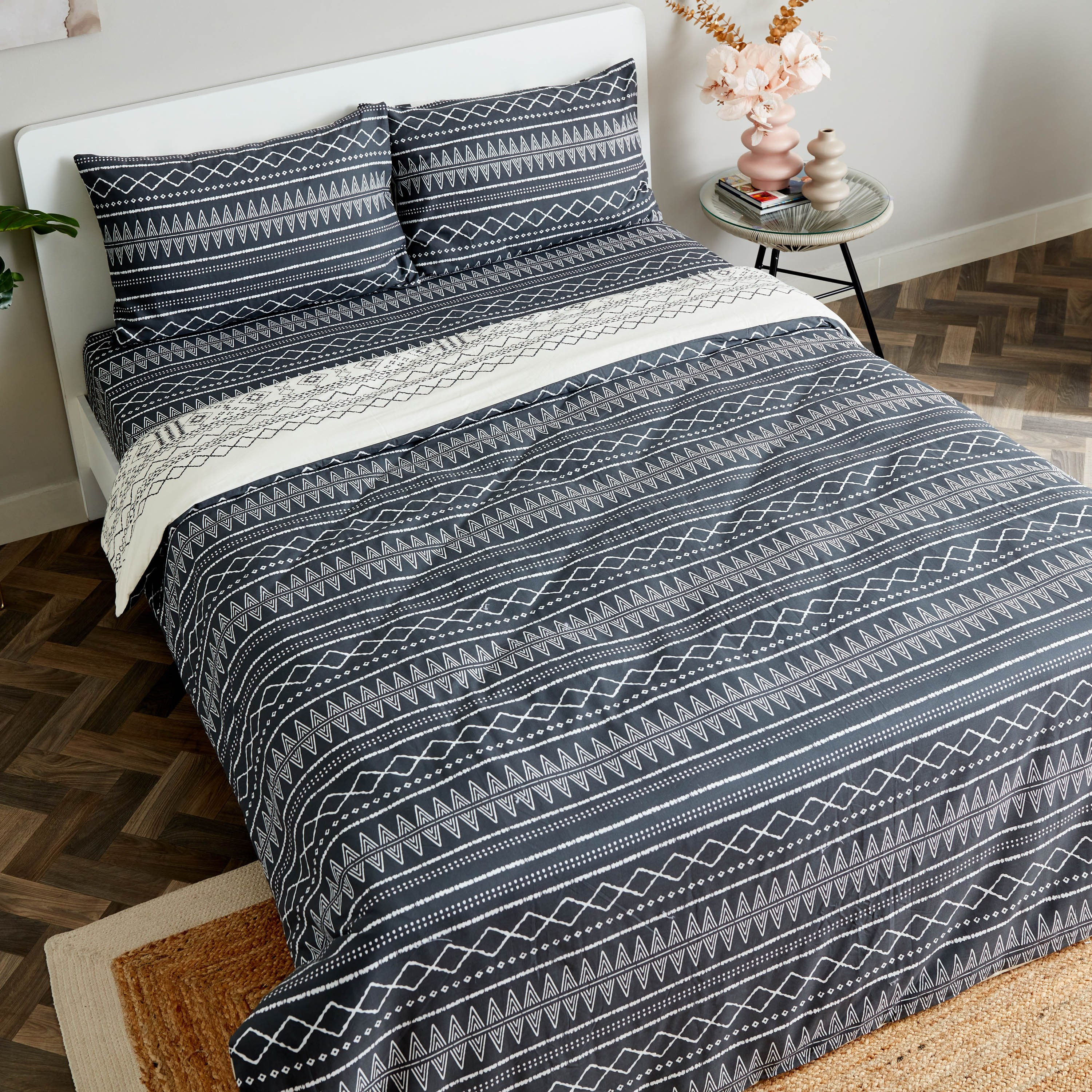 طقم غطاء لحاف قطن كوين يستخدم على الوجهين 4 قطع بطبعات من زايلا - 200x240 سم-hbxhomeware-bedding-duvetcovers-image-4