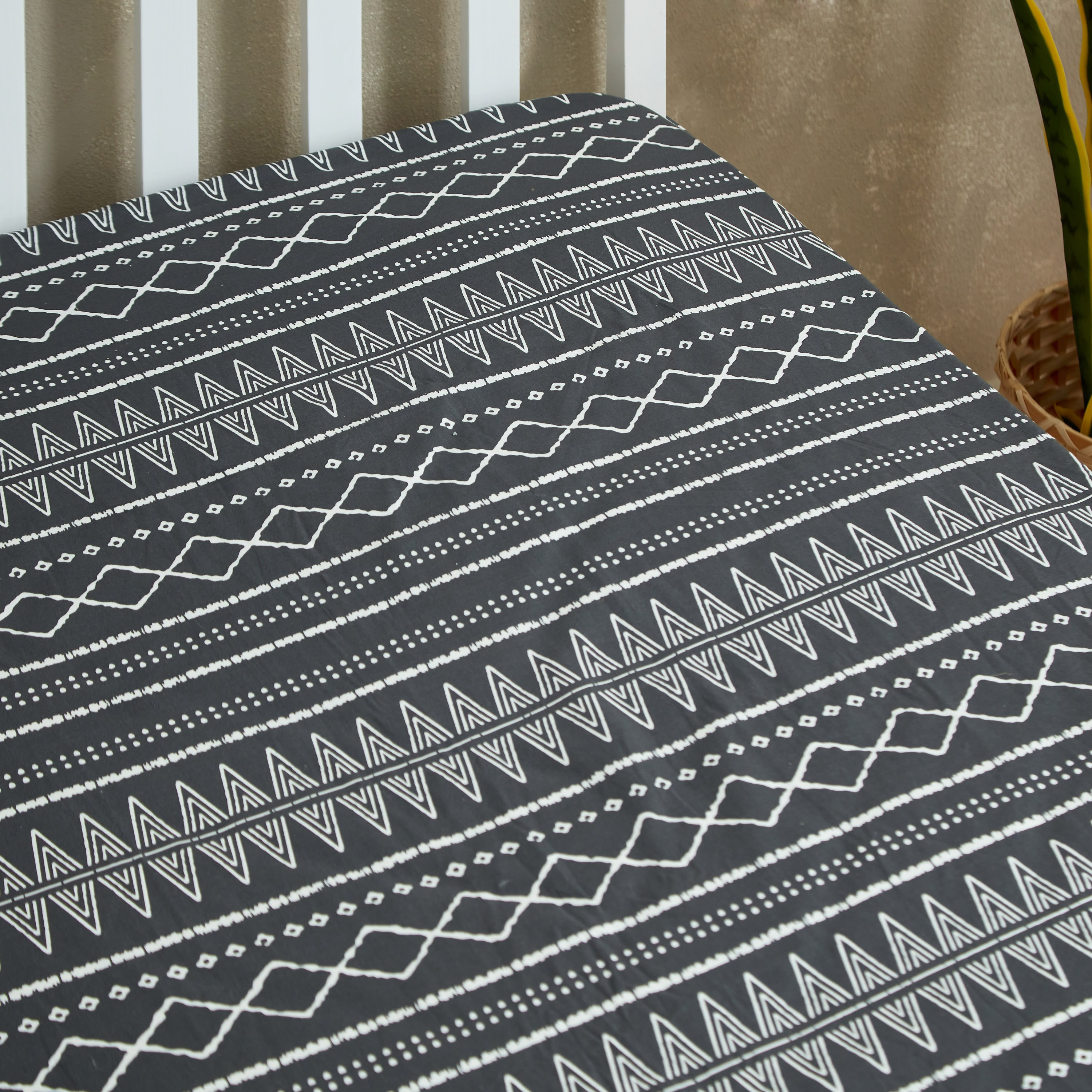 شرشف مطاطي قطن فردي بطبعات كليم أحادية اللون من زايلا - 90 × 200 + 25 سم-hbxhomeware-hbxbedroom-image-4
