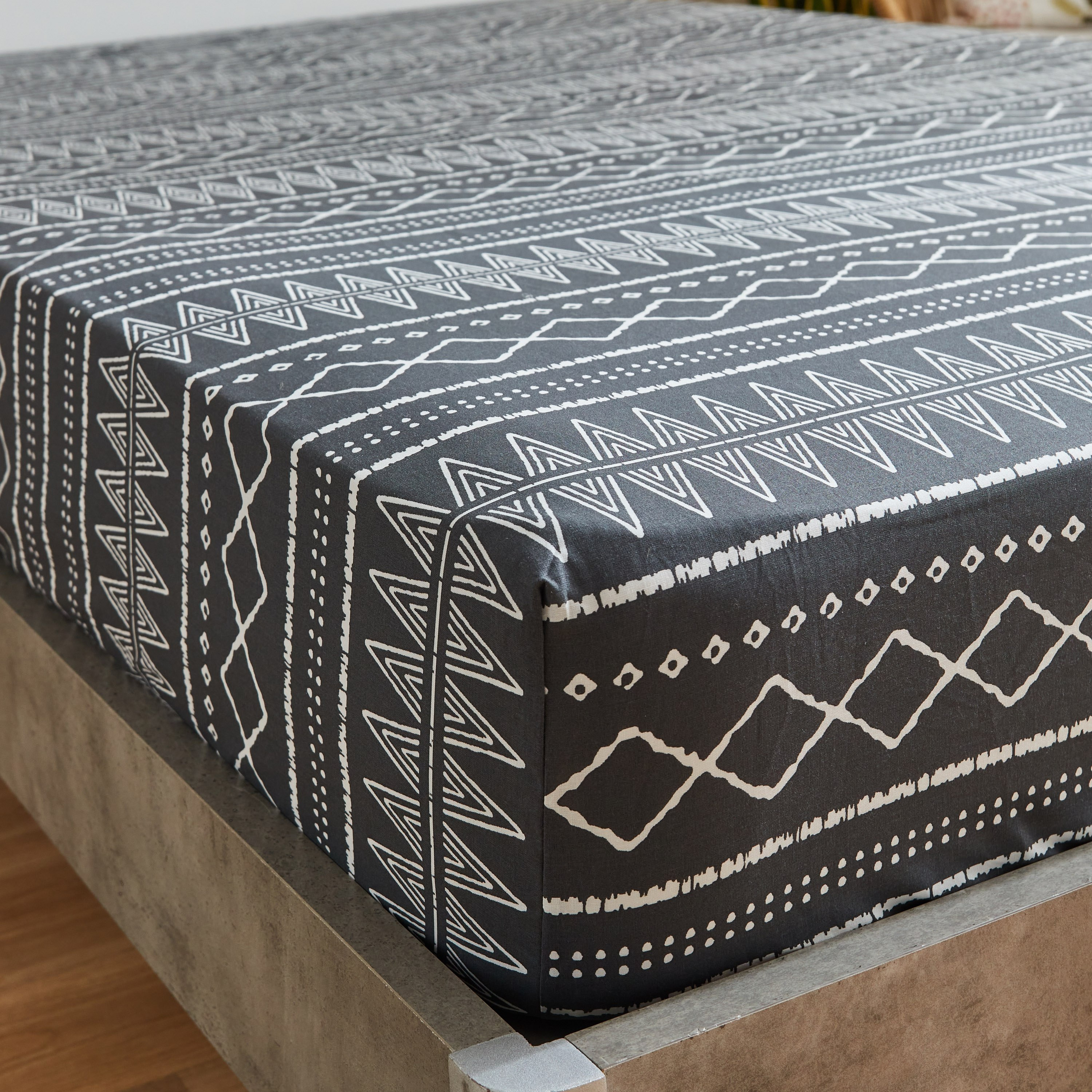 شرشف مطاطي قطن مزدوج بطبعات كليم أحادية اللون من زايلا - 120x200+33 سم-hbxhomeware-hbxbedroom-image-4