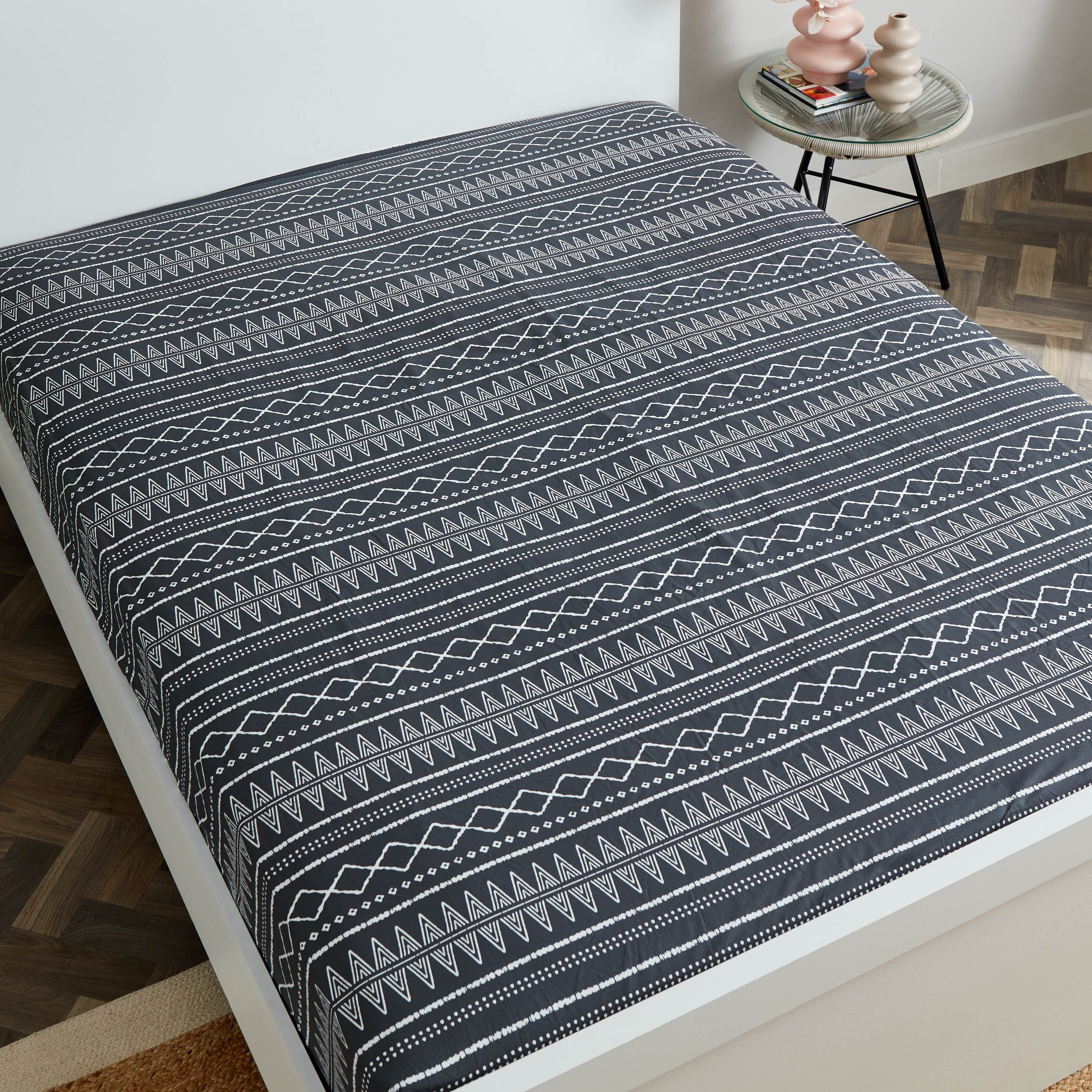 Zayla Monochrome Kilim Print Cotton Queen Fitted Sheet - 150x200+33 cm-hbxhomeware-hbxbedroom-image-3