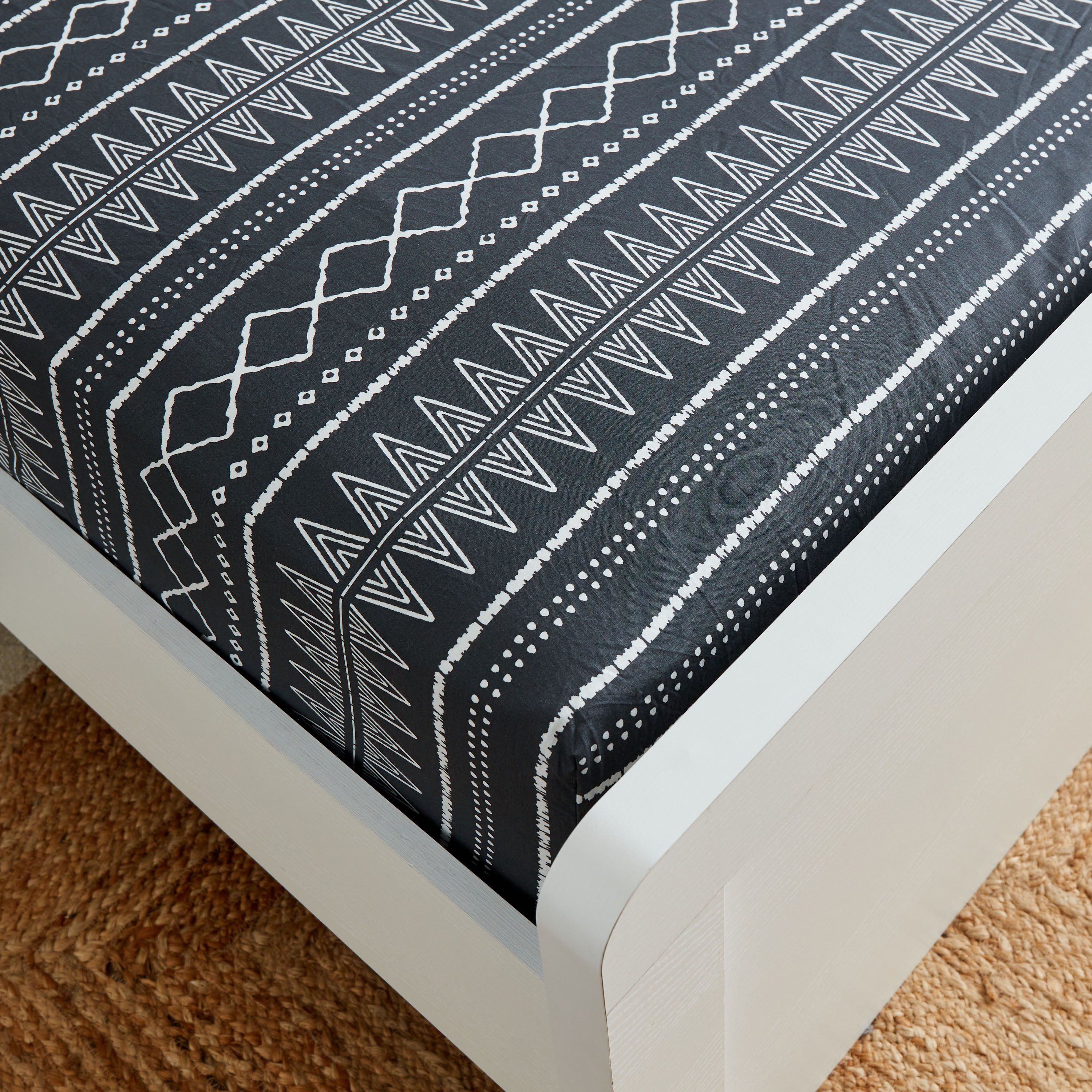 Zayla Monochrome Kilim Print Cotton Queen Fitted Sheet - 150x200+33 cm-hbxhomeware-hbxbedroom-image-4