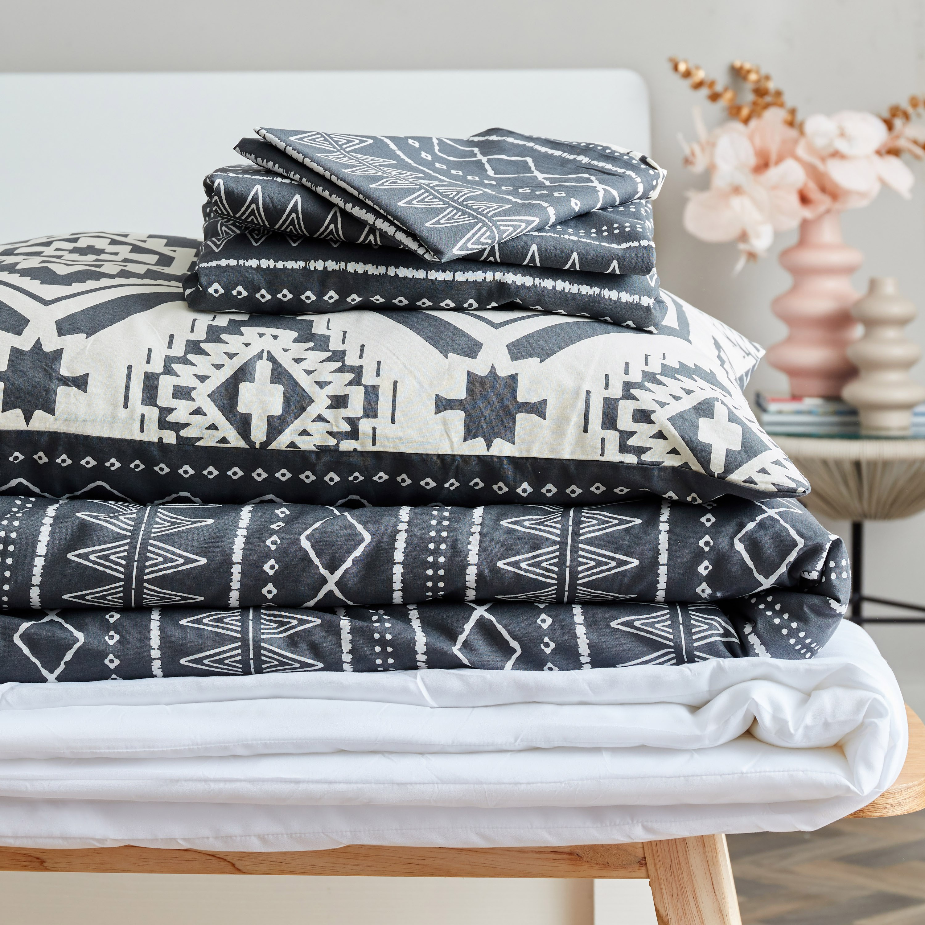 Zayla Monochrome Kilim Print Cotton Queen Fitted Sheet - 150x200+33 cm-hbxhomeware-hbxbedroom-image-6