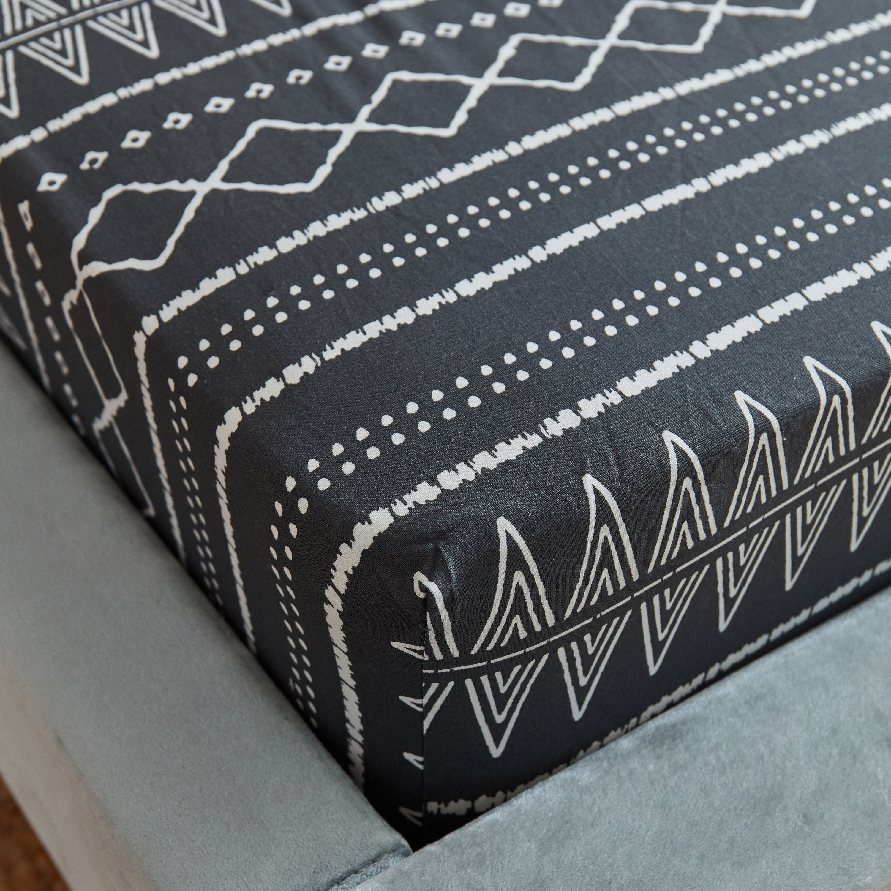 شرشف مطاطي قطن كينج بطبعات كليم أحادية اللون من زايلا - 180x200+33 سم-hbxhomeware-hbxbedroom-image-4