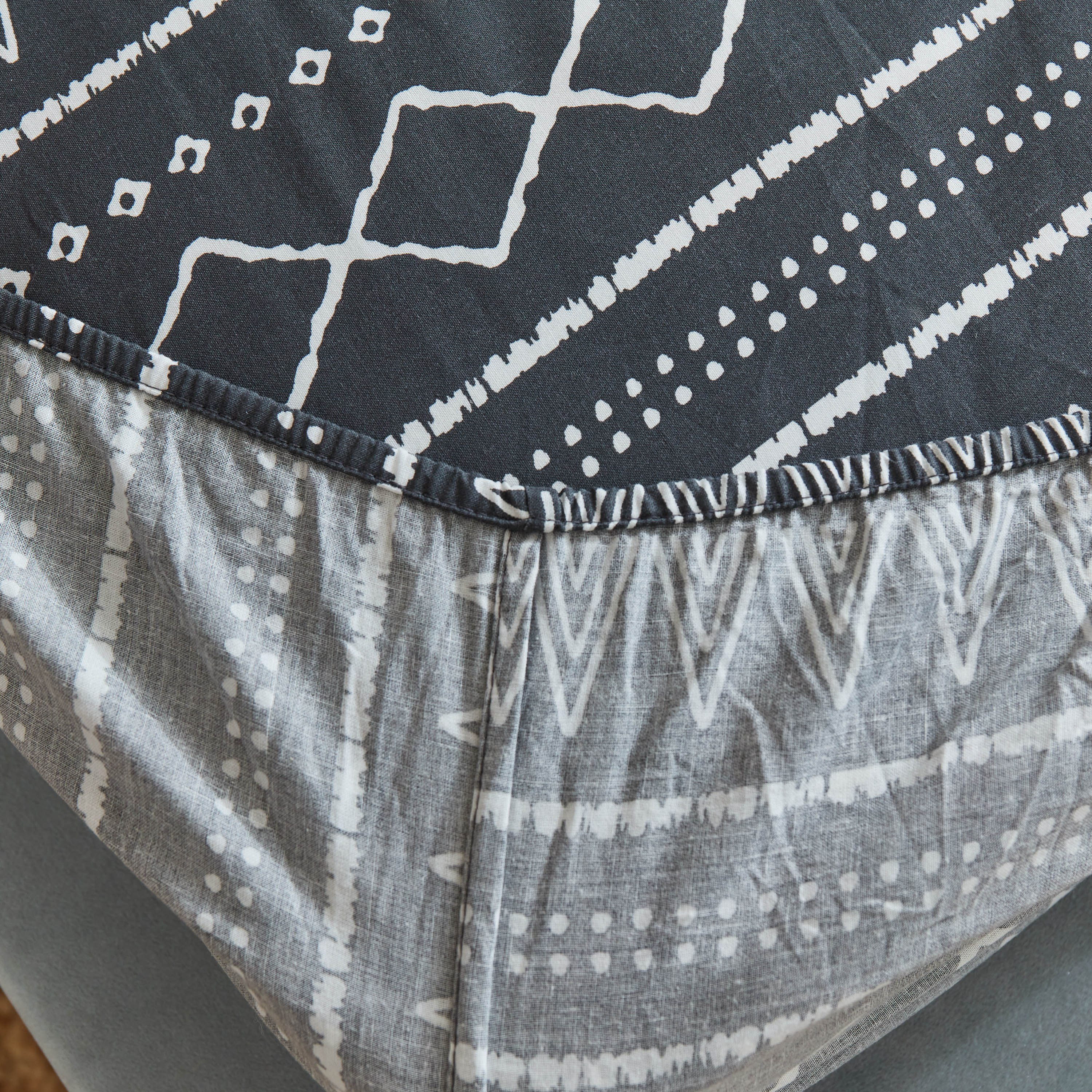 شرشف مطاطي قطن كينج بطبعات كليم أحادية اللون من زايلا - 180x200+33 سم-hbxhomeware-hbxbedroom-image-5
