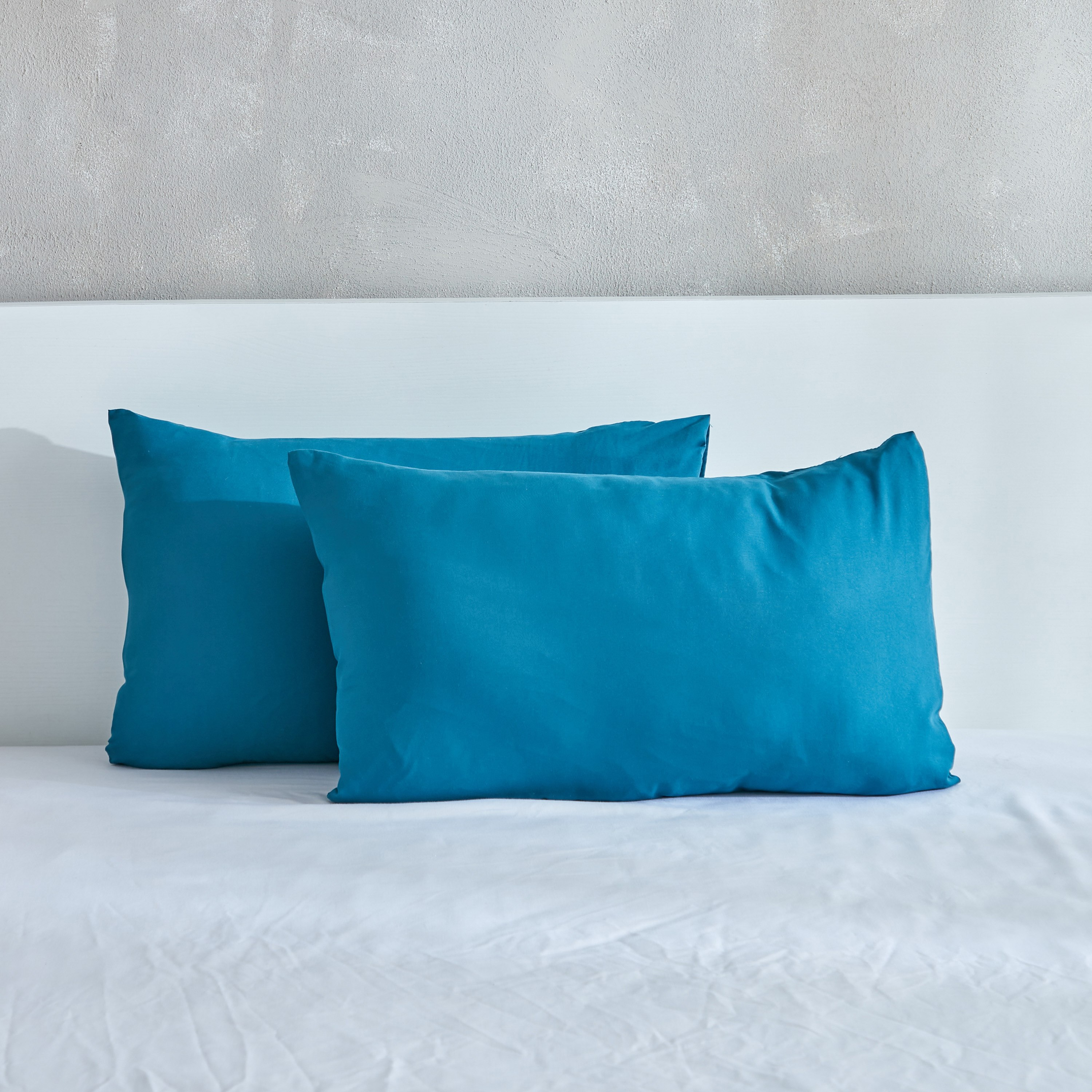 طقم غطاء وسادة ألياف دقيقة سادة قطعتين من ديربي - 45x70 سم-hbxhomeware-hbxbedroom-image-1