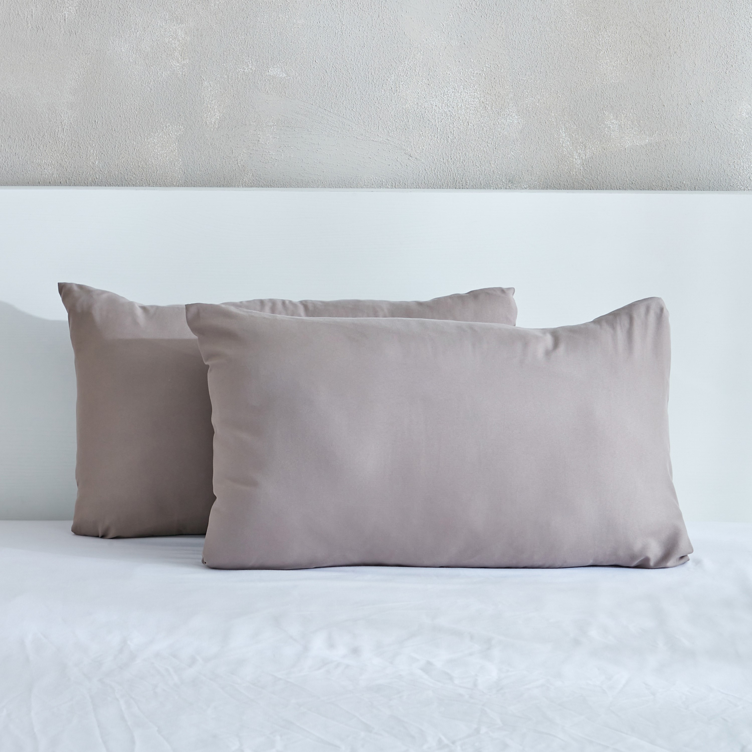 طقم غطاء وسادة ألياف دقيقة سادة قطعتين من ديربي - 45x70 سم-hbxhomeware-hbxbedroom-image-1