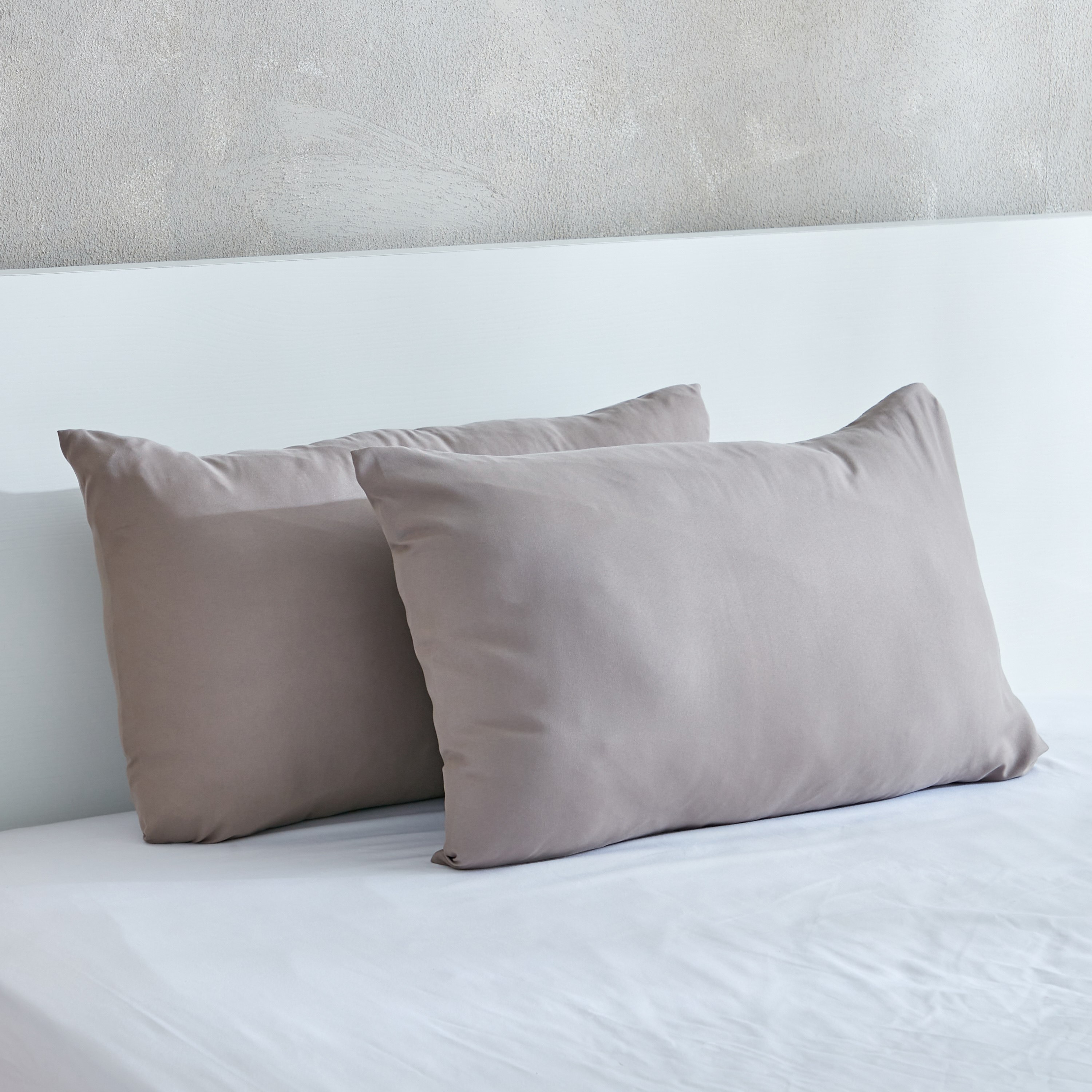 طقم غطاء وسادة ألياف دقيقة سادة قطعتين من ديربي - 45x70 سم-hbxhomeware-hbxbedroom-image-2