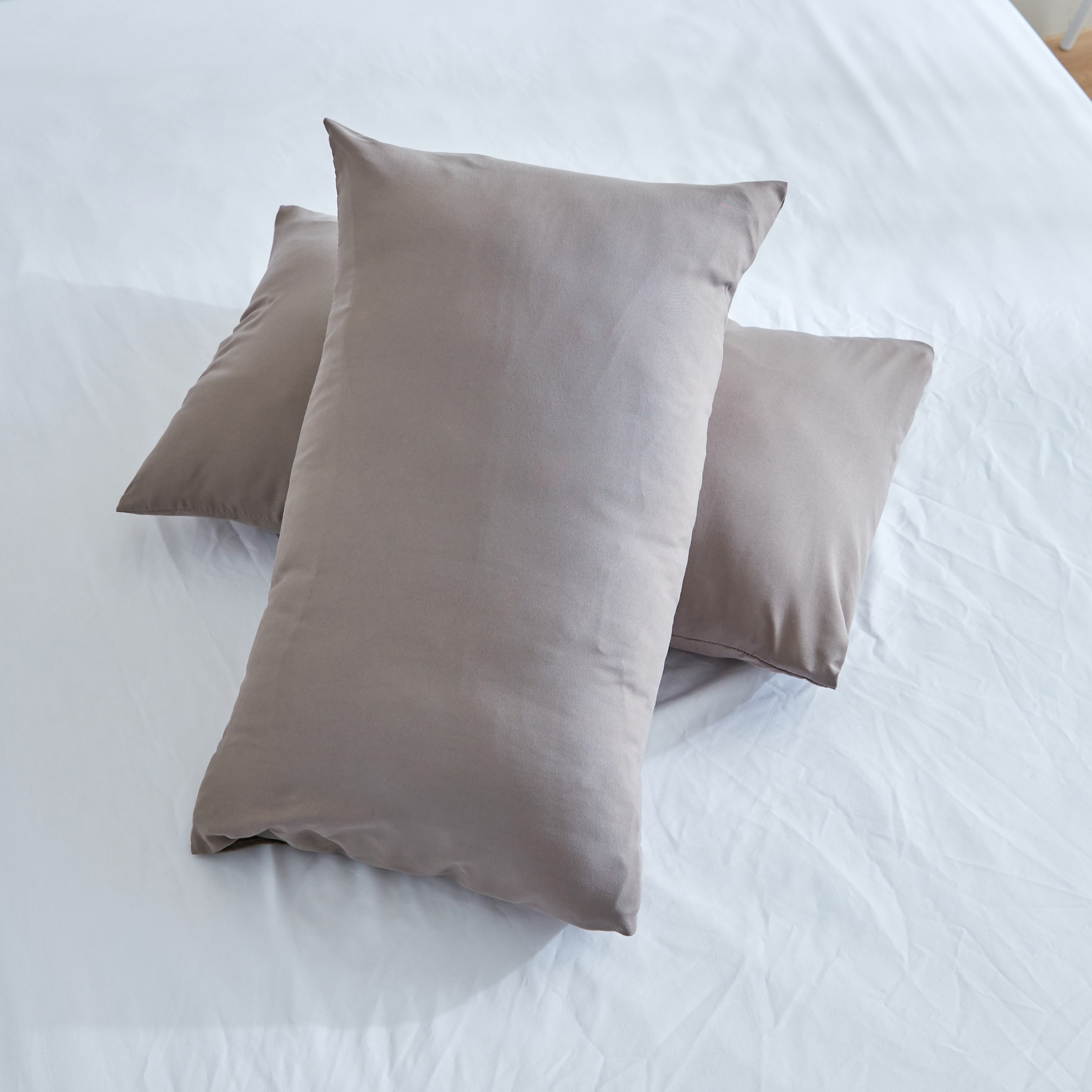 طقم غطاء وسادة ألياف دقيقة سادة قطعتين من ديربي - 45x70 سم-hbxhomeware-hbxbedroom-image-3