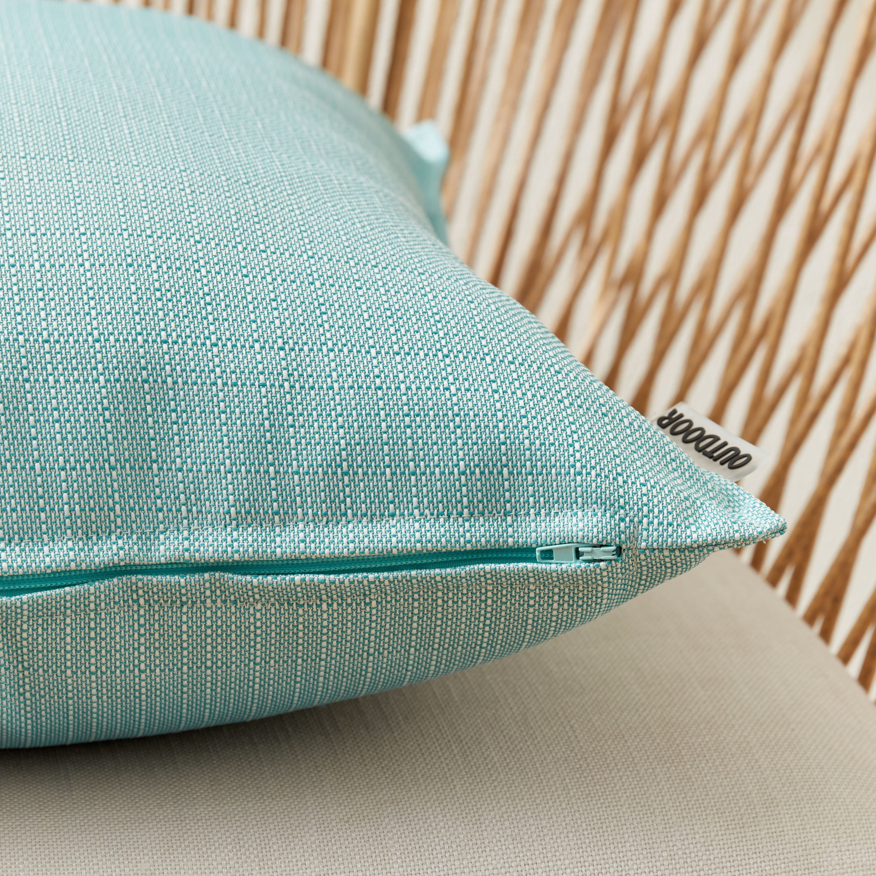 وسادة محشوة سادة للمساحات الخارجية من هيرينجتون - 45x45 سم-hbxlivingroom-furnishings-cushionsandcovers-filledcushions-image-3