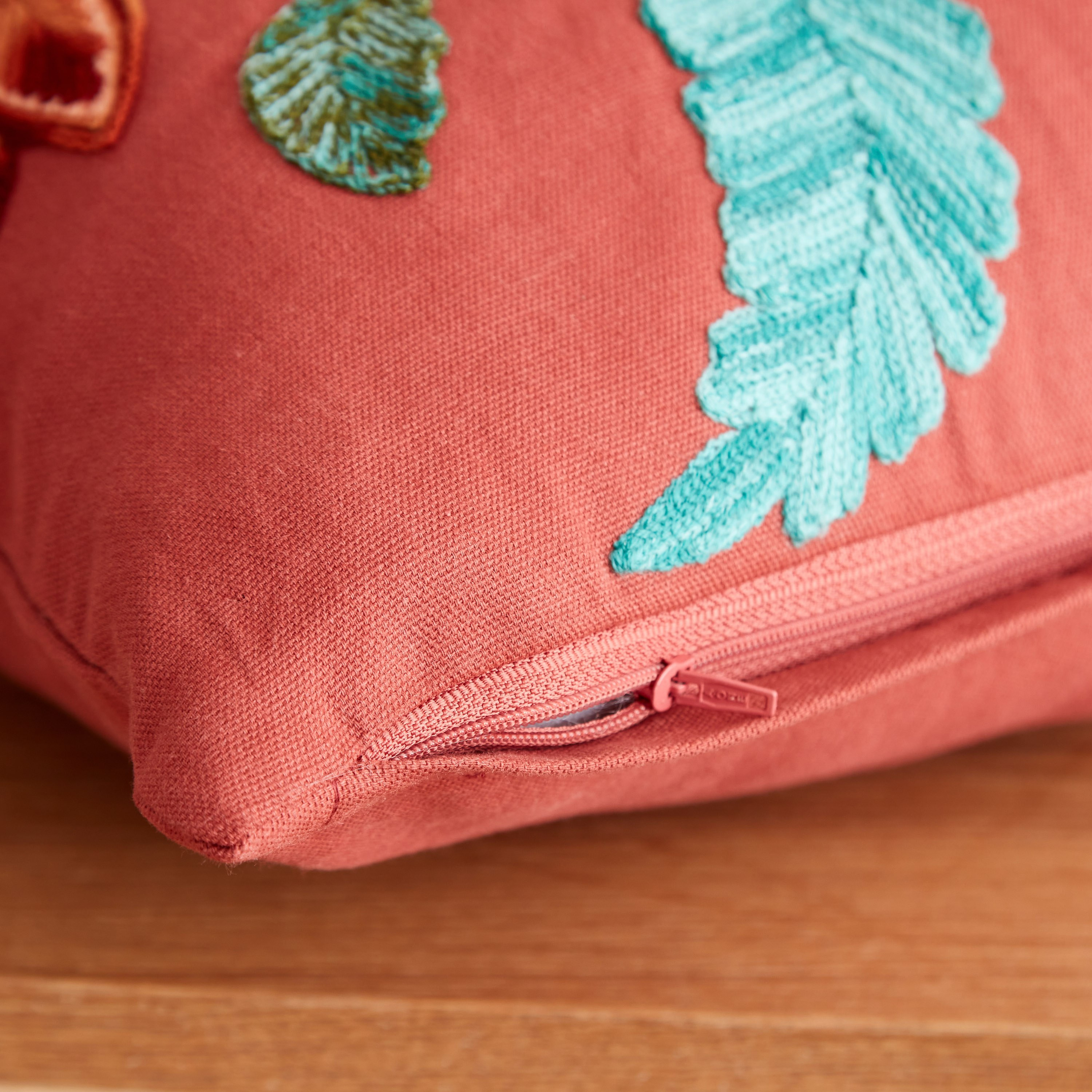 غطاء وسادة بتطريز أزهار من أكونايت كريستي - 45x45 سم-hbxhomeware-cushionsandcovers-cushioncovers-image-3
