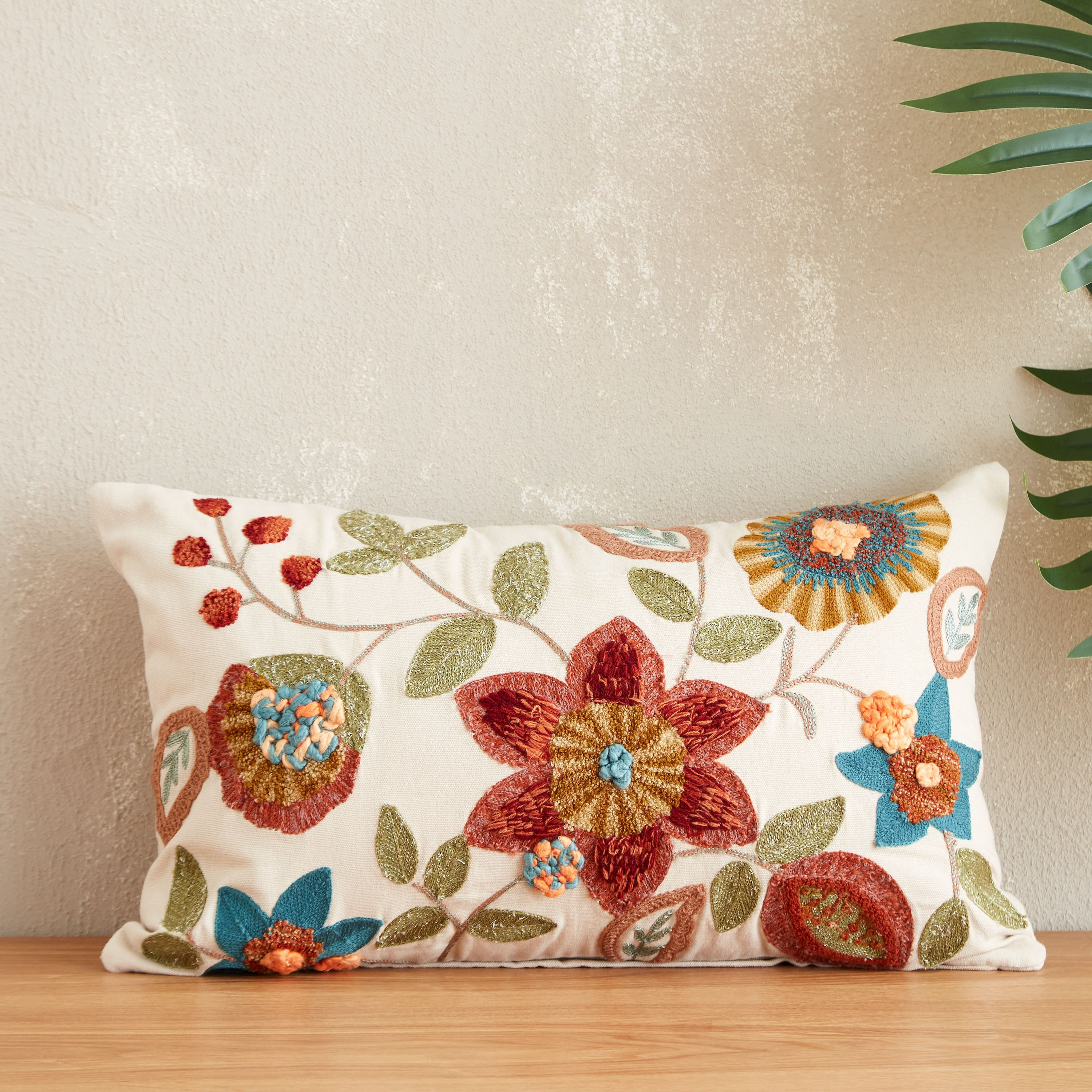 وسادة محشوة مخططة ومعنقدة جلوريا من أكونايت - 30x50 سم-hbxlivingroom-furnishings-cushionsandcovers-filledcushions-image-1