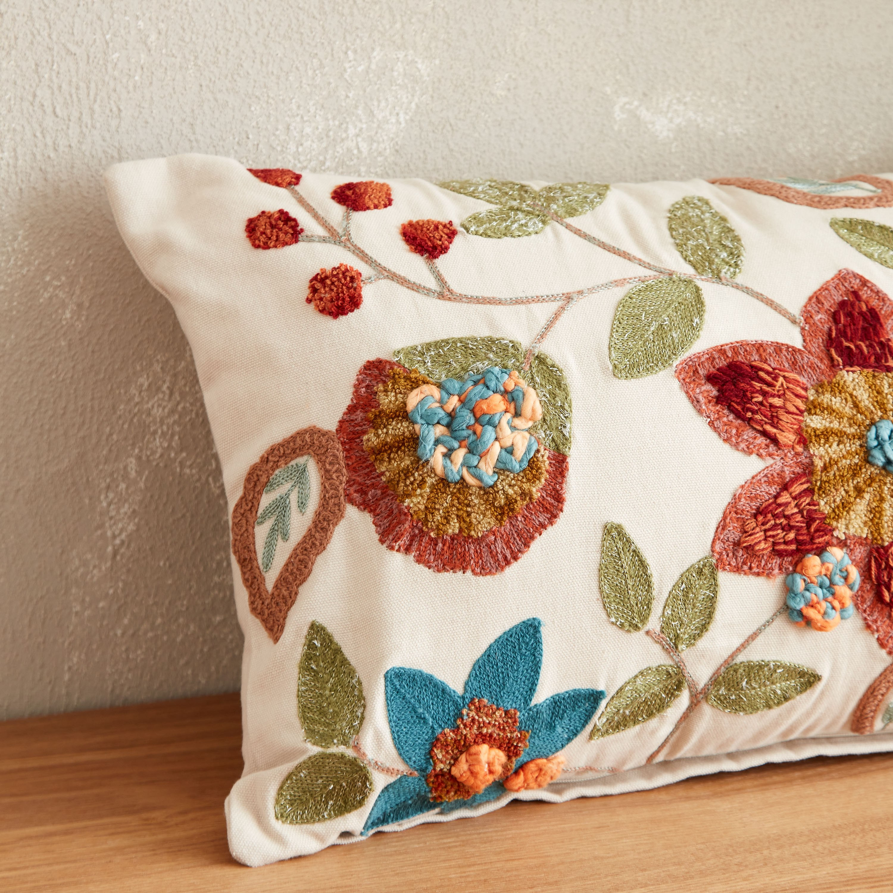 وسادة محشوة مخططة ومعنقدة جلوريا من أكونايت - 30x50 سم-hbxlivingroom-furnishings-cushionsandcovers-filledcushions-image-2